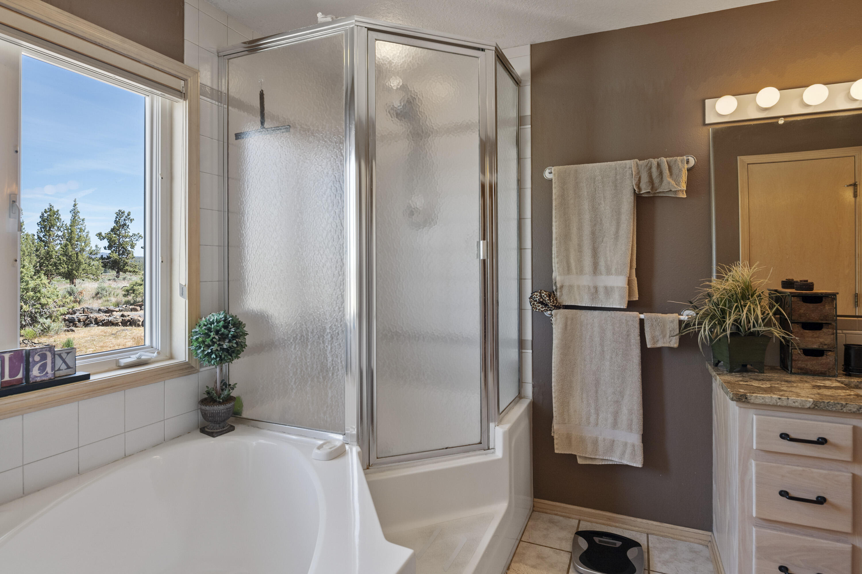 Powell Butte, Oregon, 97753, United States, 4 Bedrooms Bedrooms, ,3 BathroomsBathrooms,Residential,For Sale,1977407