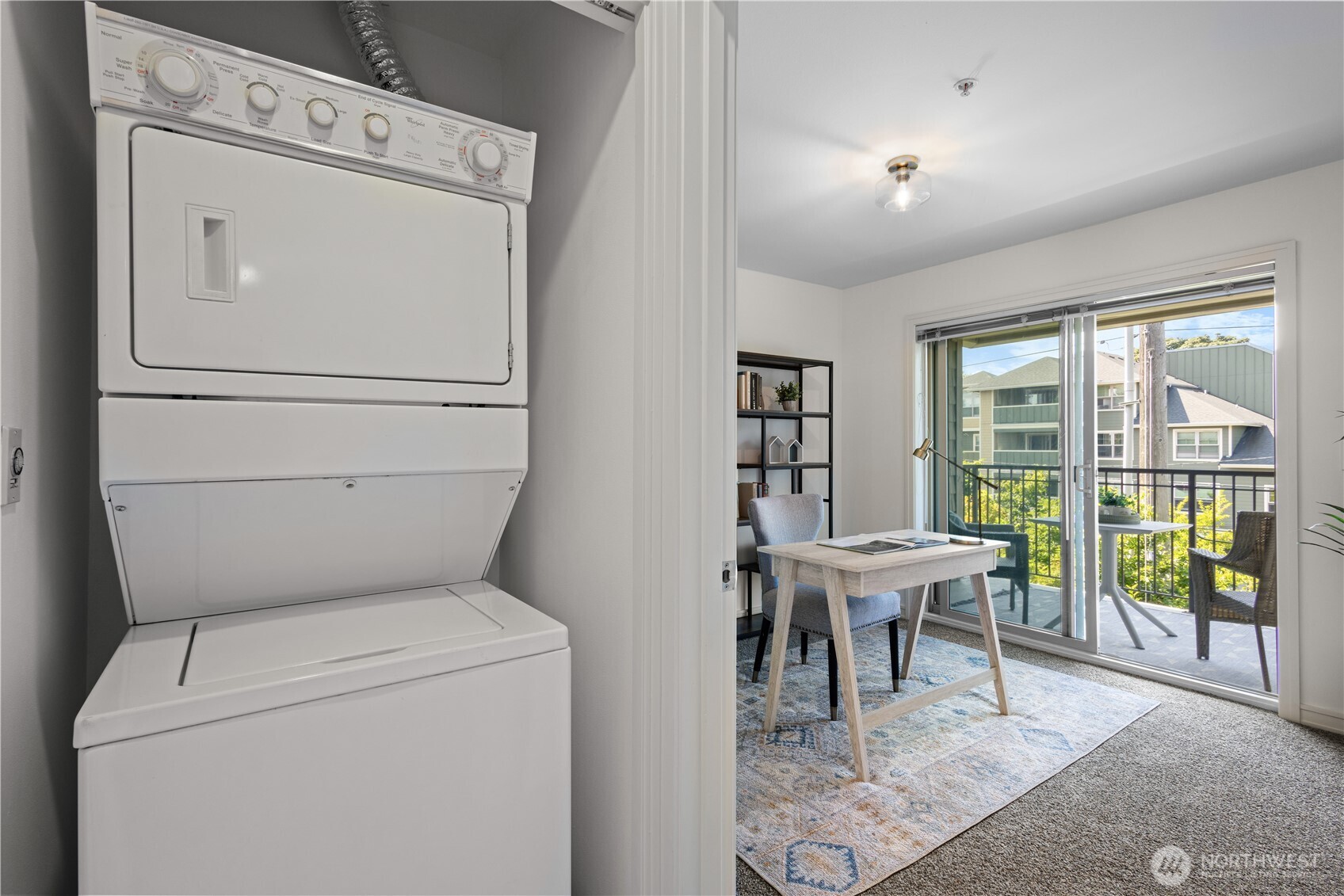 Seattle, Washington, 98199, United States, 2 Bedrooms Bedrooms, ,1 BathroomBathrooms,Residential,For Sale,1997029