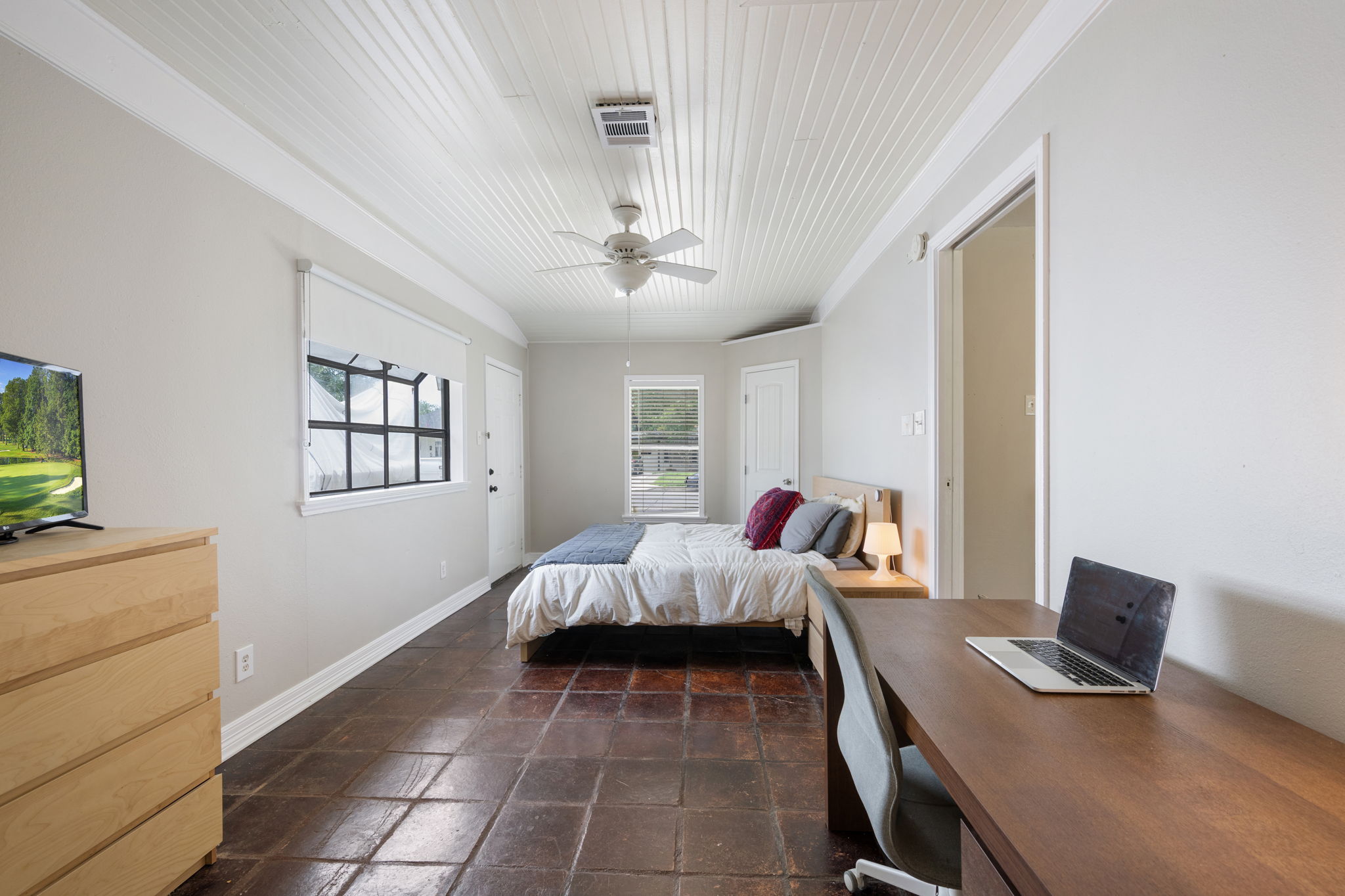  Modern Ranch -Style Living on Corner Lot - 物件實景