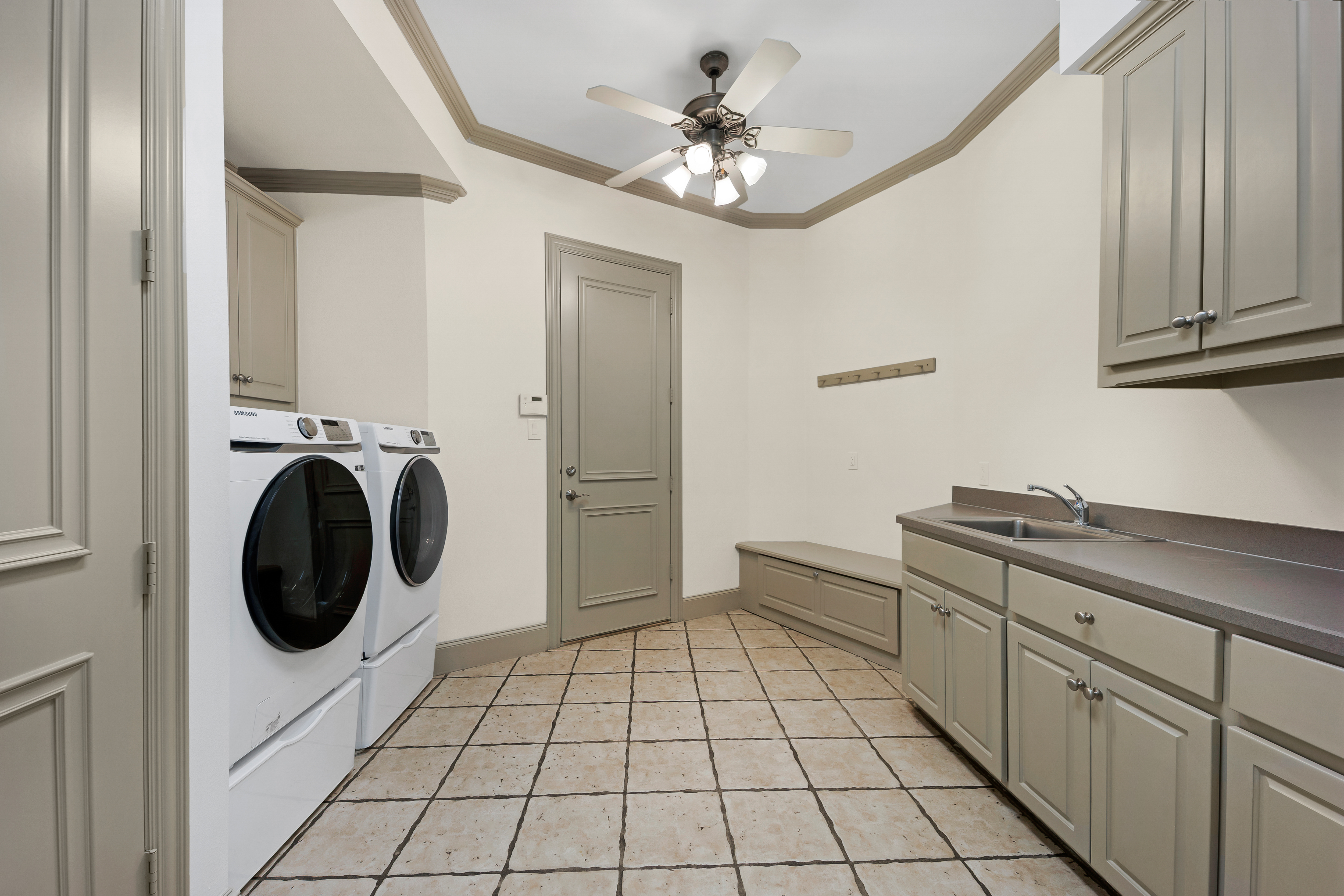  Updated European Transitional in the heart of Preston Hollow - 物件實景
