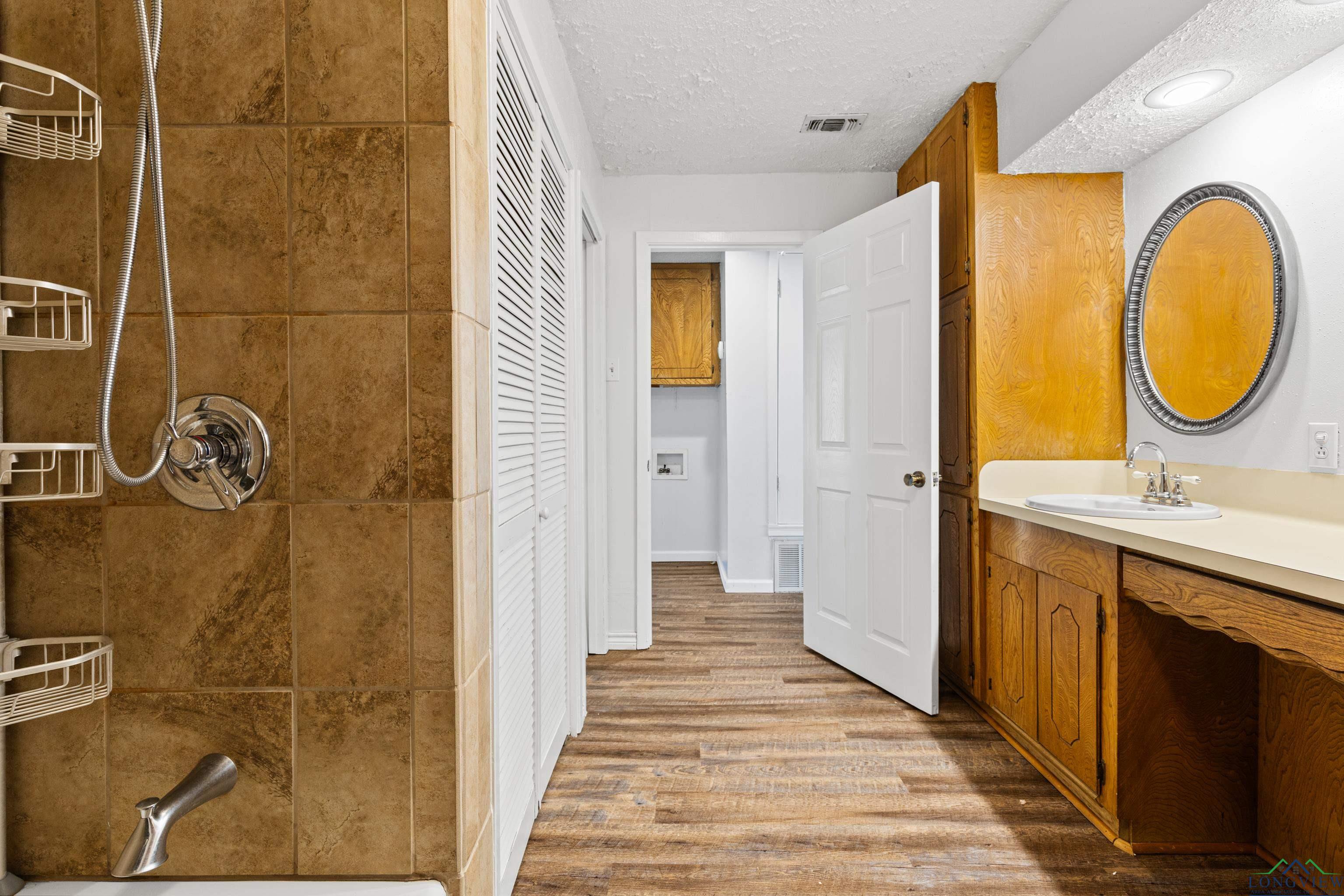 Tatum, Texas, 75691, United States, 3 Bedrooms Bedrooms, ,2 BathroomsBathrooms,Residential,For Sale,1933194