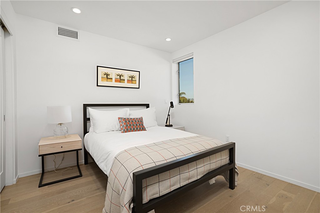 Los Angeles, California, 90019, United States, 2 Bedrooms Bedrooms, ,3 BathroomsBathrooms,Residential,For Sale,1990978