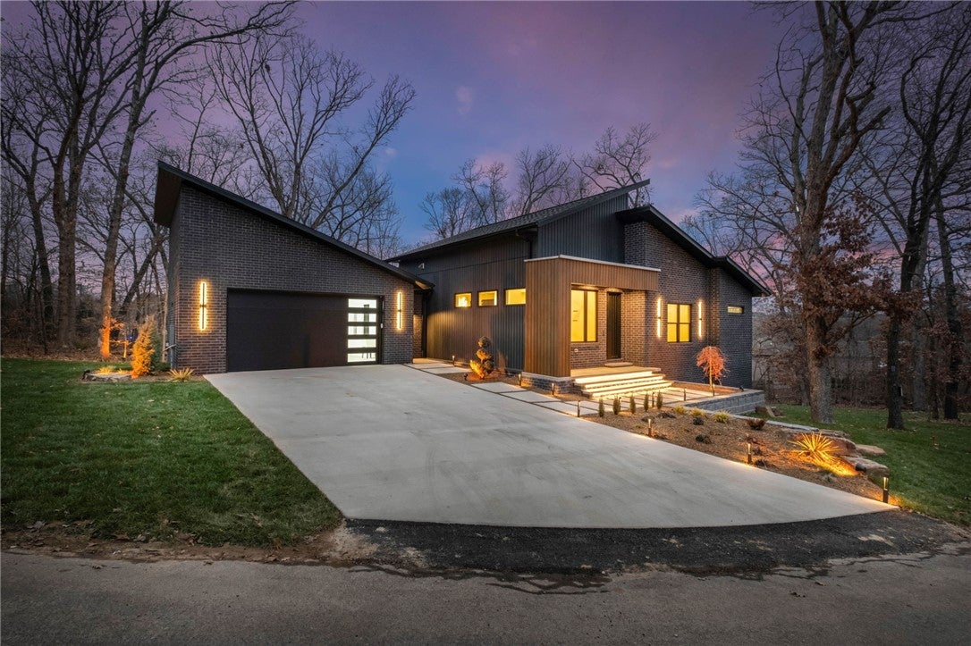 Bella Vista, Arkansas, 72714, United States, 2 Bedrooms Bedrooms, ,2 BathroomsBathrooms,Residential,For Sale,1997374