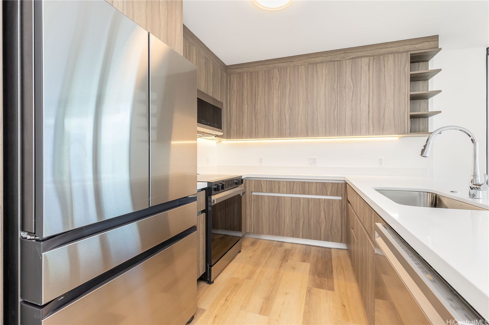 Honolulu, Hawaii, 96814, United States, 2 Bedrooms Bedrooms, ,2 BathroomsBathrooms,Residential,For Sale,1960567