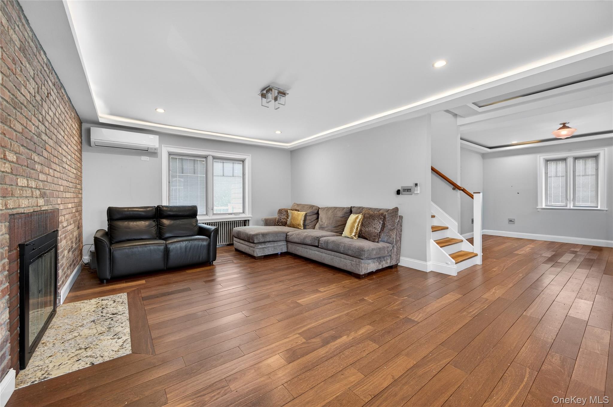  161 Greenway W, New Hyde Park, NY, 11040 - 物件實景