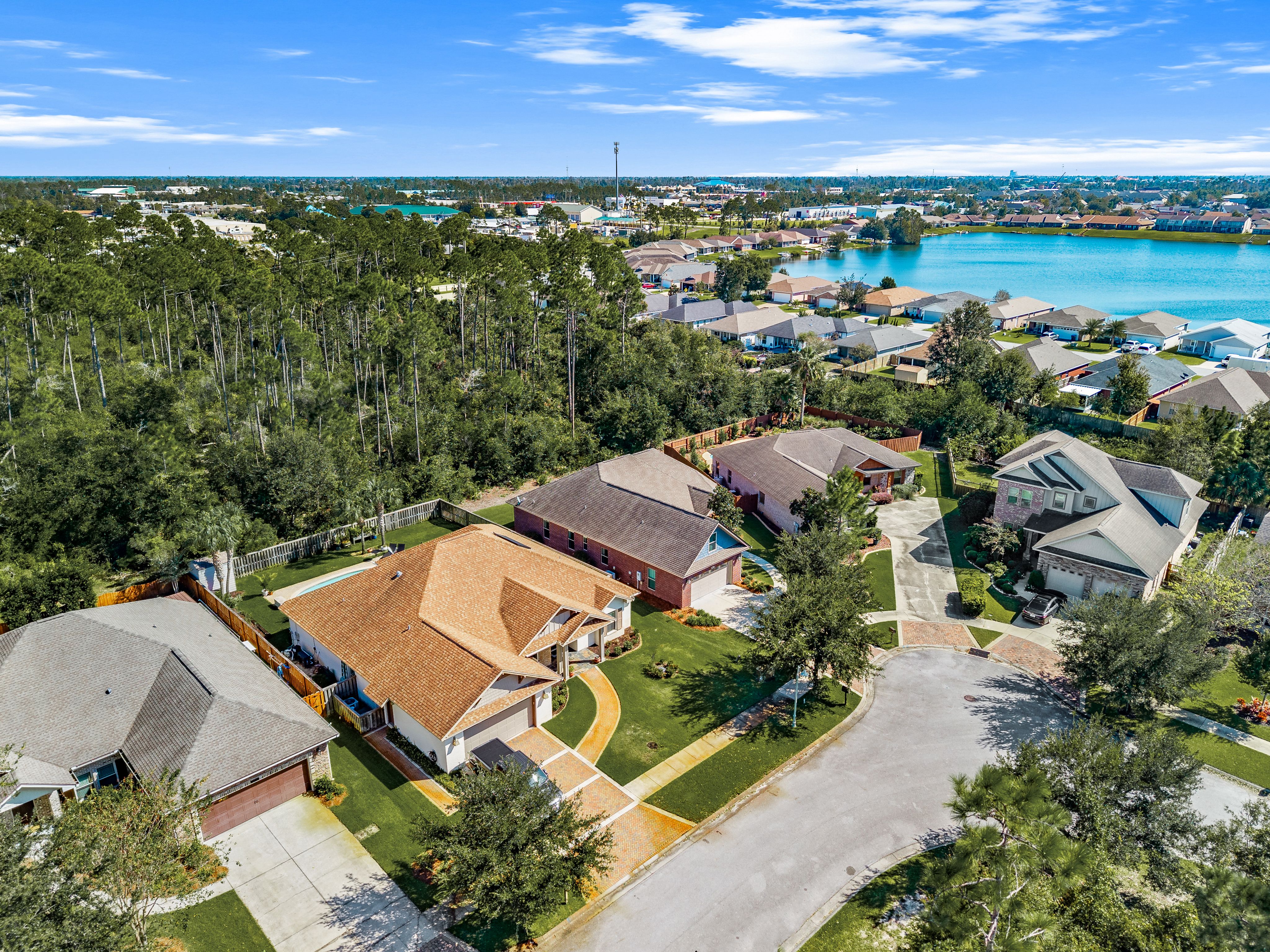  Spacious Custom Home With Energy-Efficient Design Near Schools And Everyday Serv - 物件實景