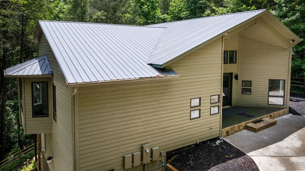 Ellijay, Georgia, 30540, United States, 5 Bedrooms Bedrooms, ,5 BathroomsBathrooms,Residential,For Sale,1868155