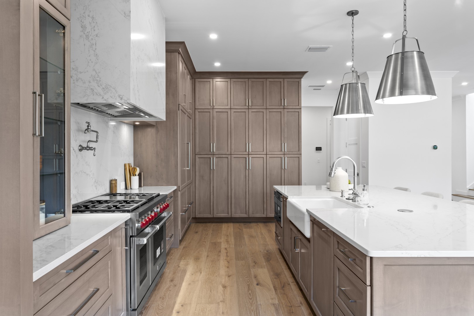 Tampa, Florida, 33611, United States, 6 Bedrooms Bedrooms, ,6 BathroomsBathrooms,Residential,For Sale,1981634