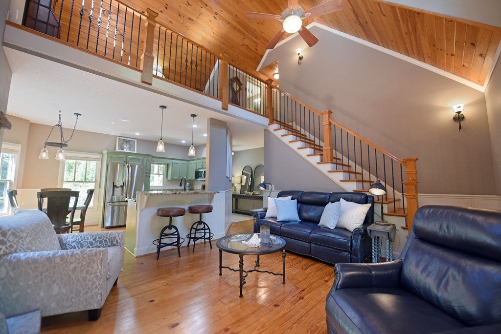 Hiawassee, Georgia, 30546, United States, 3 Bedrooms Bedrooms, ,4 BathroomsBathrooms,Residential,For Sale,1877027