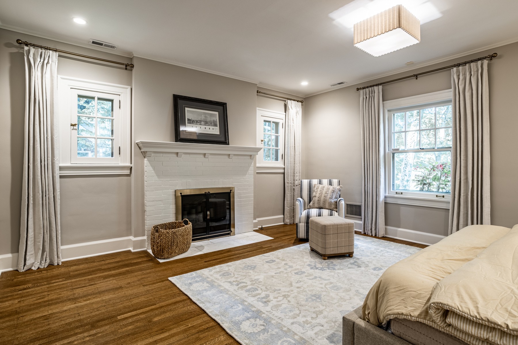 Gated English Tudor Home on One of the Most Desirable Blocks in Meridian Kessler - 物件實景