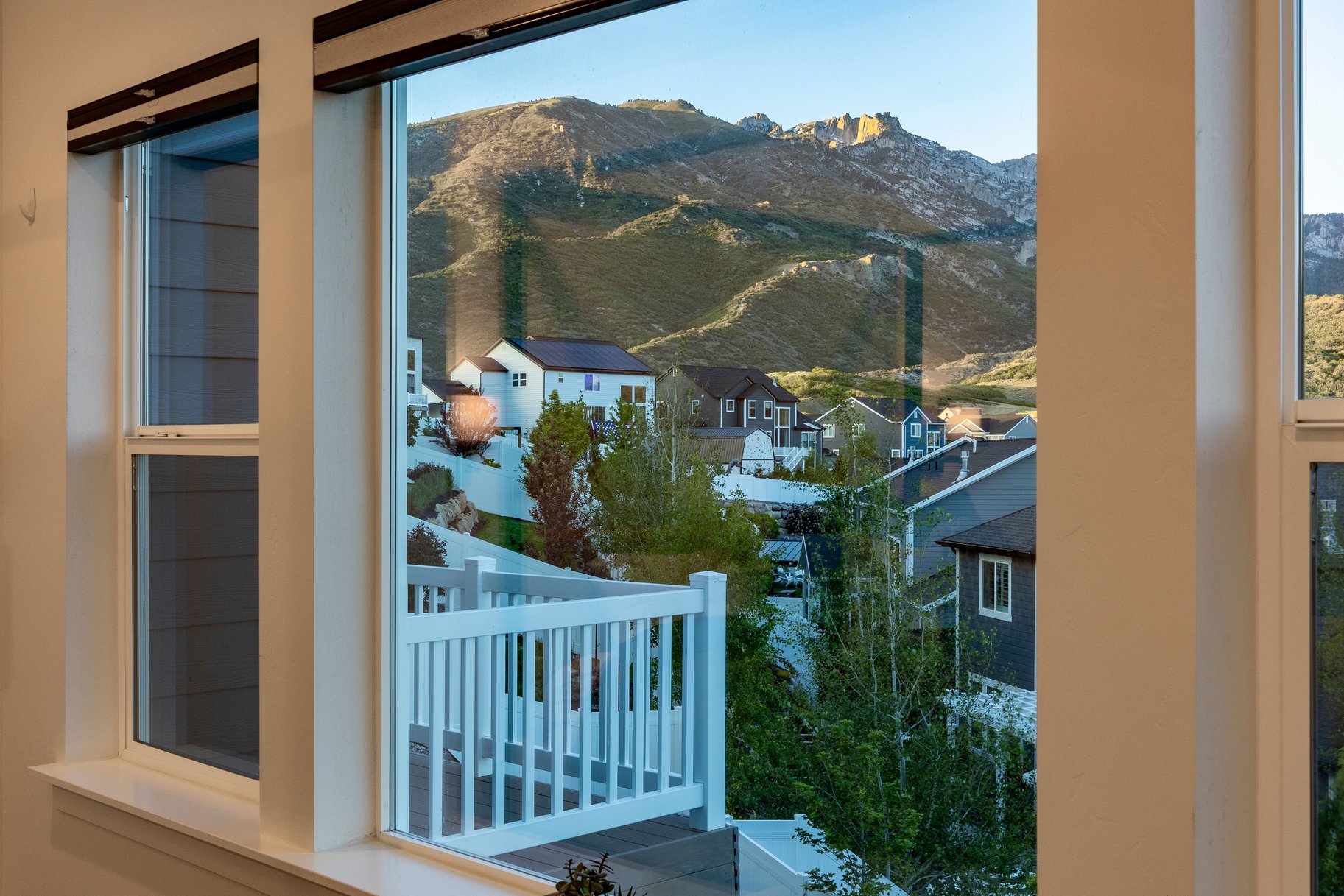  Walkout Rambler with Timpanogos & Lone Peak Views and Close Trail Access - 物件實景