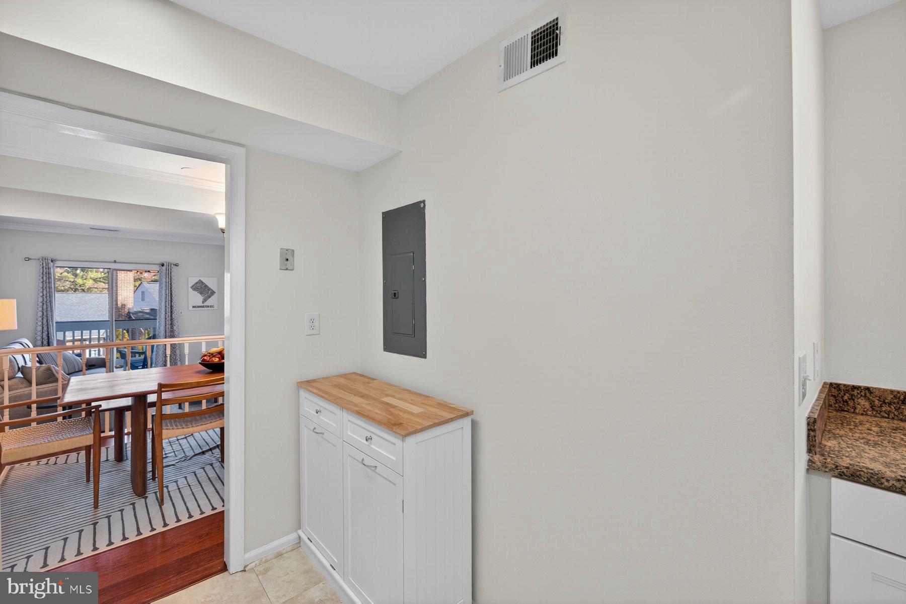 Arlington, Virginia, 22206, United States, ,Residential,For Sale,1992394