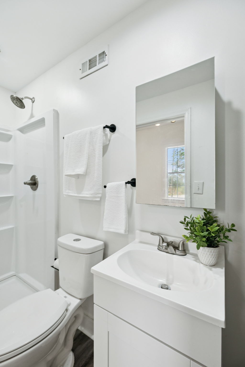 Nashville, Tennessee, 37209, United States, 4 Bedrooms Bedrooms, ,3 BathroomsBathrooms,Residential,For Sale,1873930