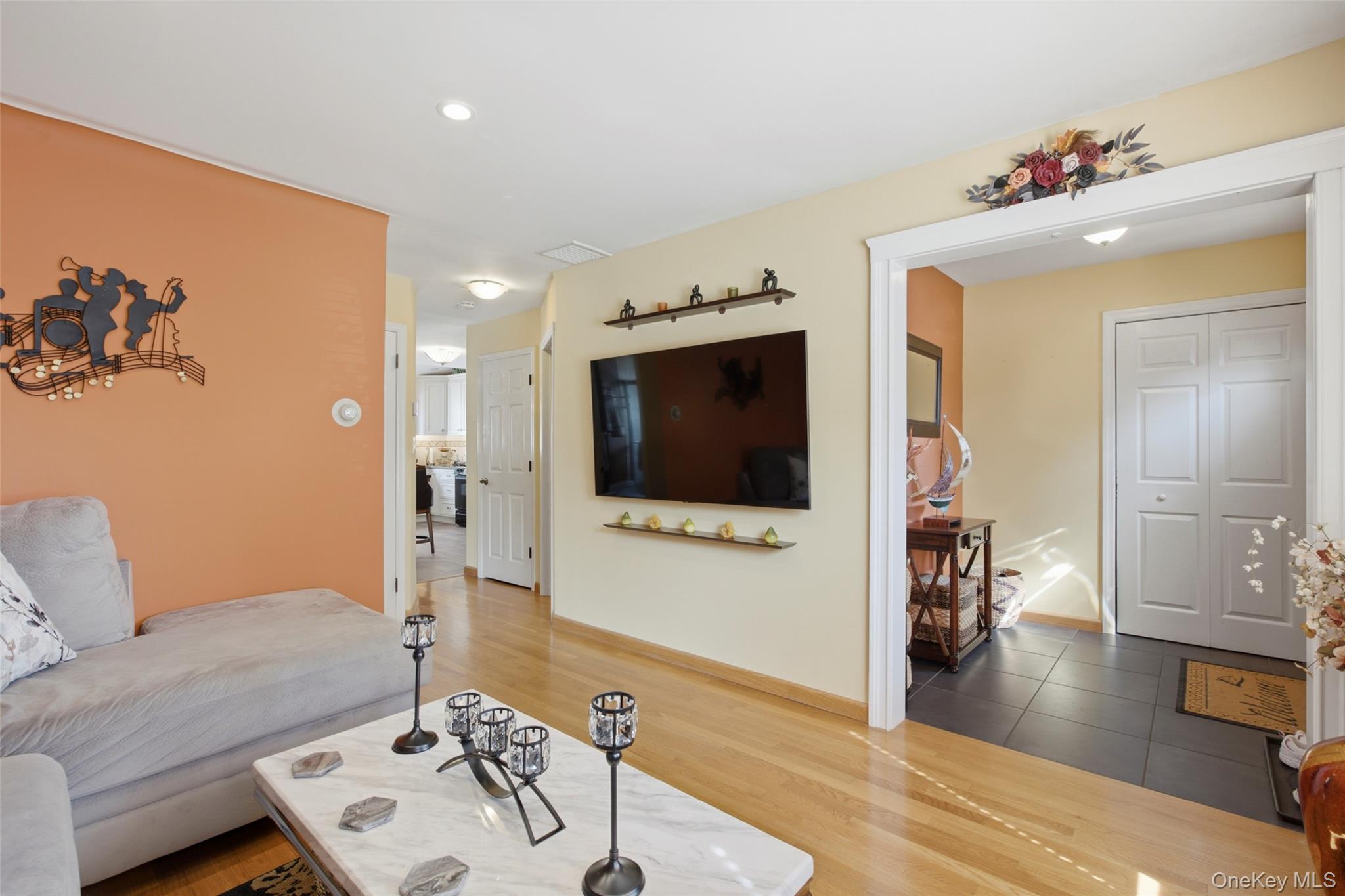  194 Willis Avenue, Floral Park, NY, 11001 - 物件實景