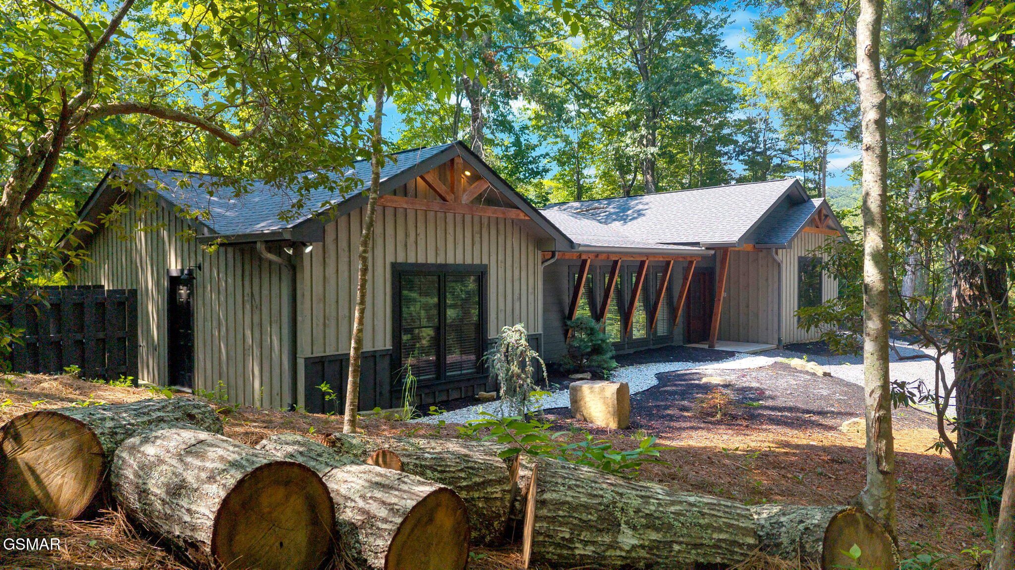Gatlinburg, Tennessee, 37738, United States, 4 Bedrooms Bedrooms, ,5 BathroomsBathrooms,Residential,For Sale,1921348