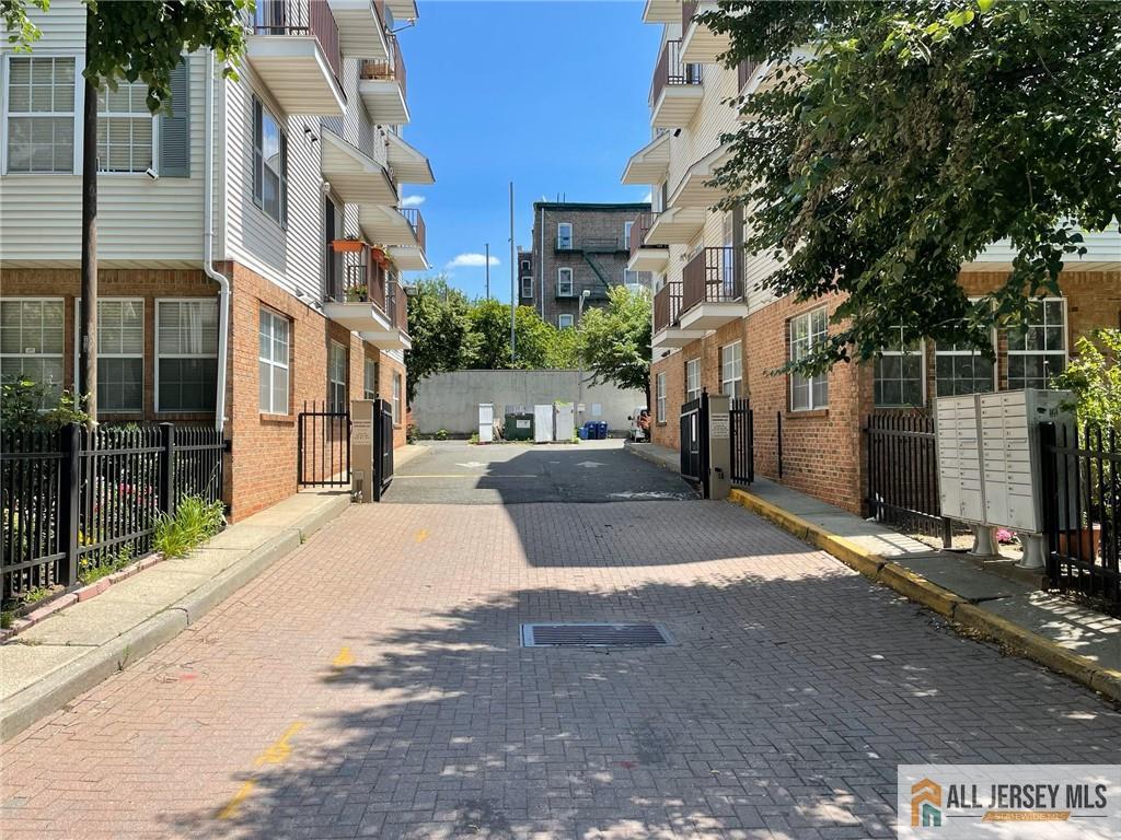 Newark, New Jersey, 07105, United States, 2 Bedrooms Bedrooms, ,3 BathroomsBathrooms,Residential,For Sale,1877508