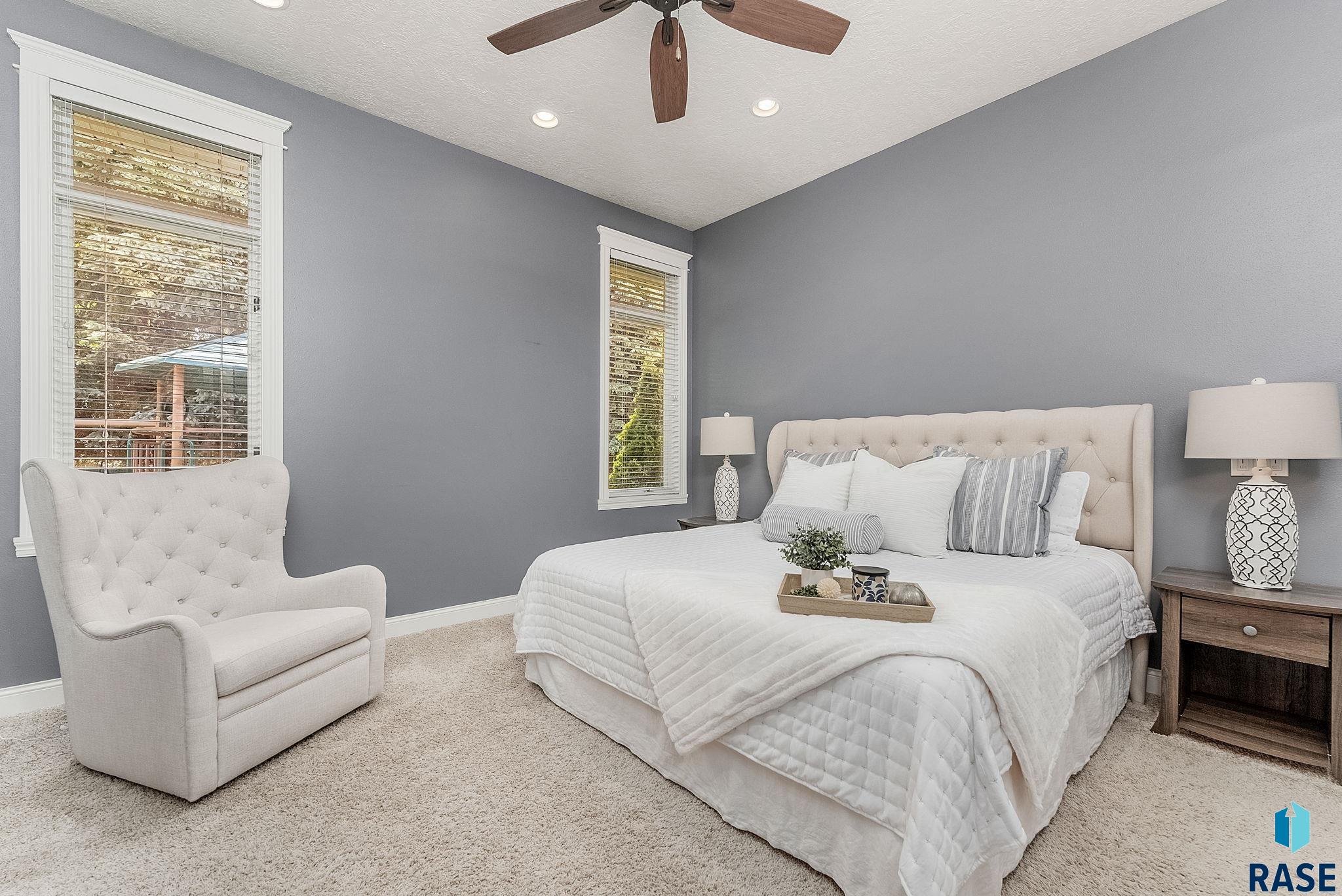 Sioux Falls, South Dakota, 57106, United States, 5 Bedrooms Bedrooms, ,3 BathroomsBathrooms,Residential,For Sale,1946502