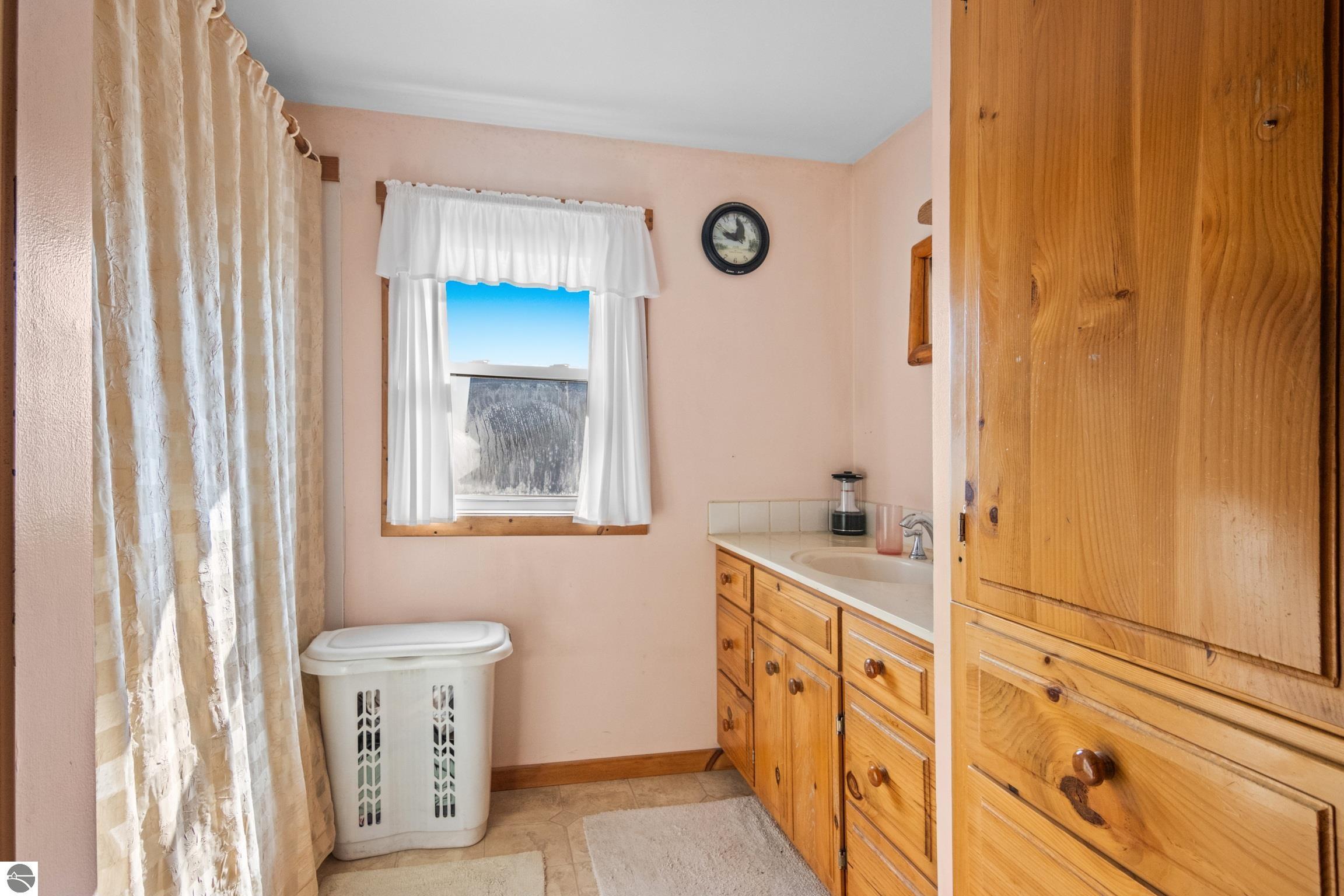 Leroy, Michigan, 49655-8142, United States, 5 Bedrooms Bedrooms, ,3 BathroomsBathrooms,Residential,For Sale,1949628