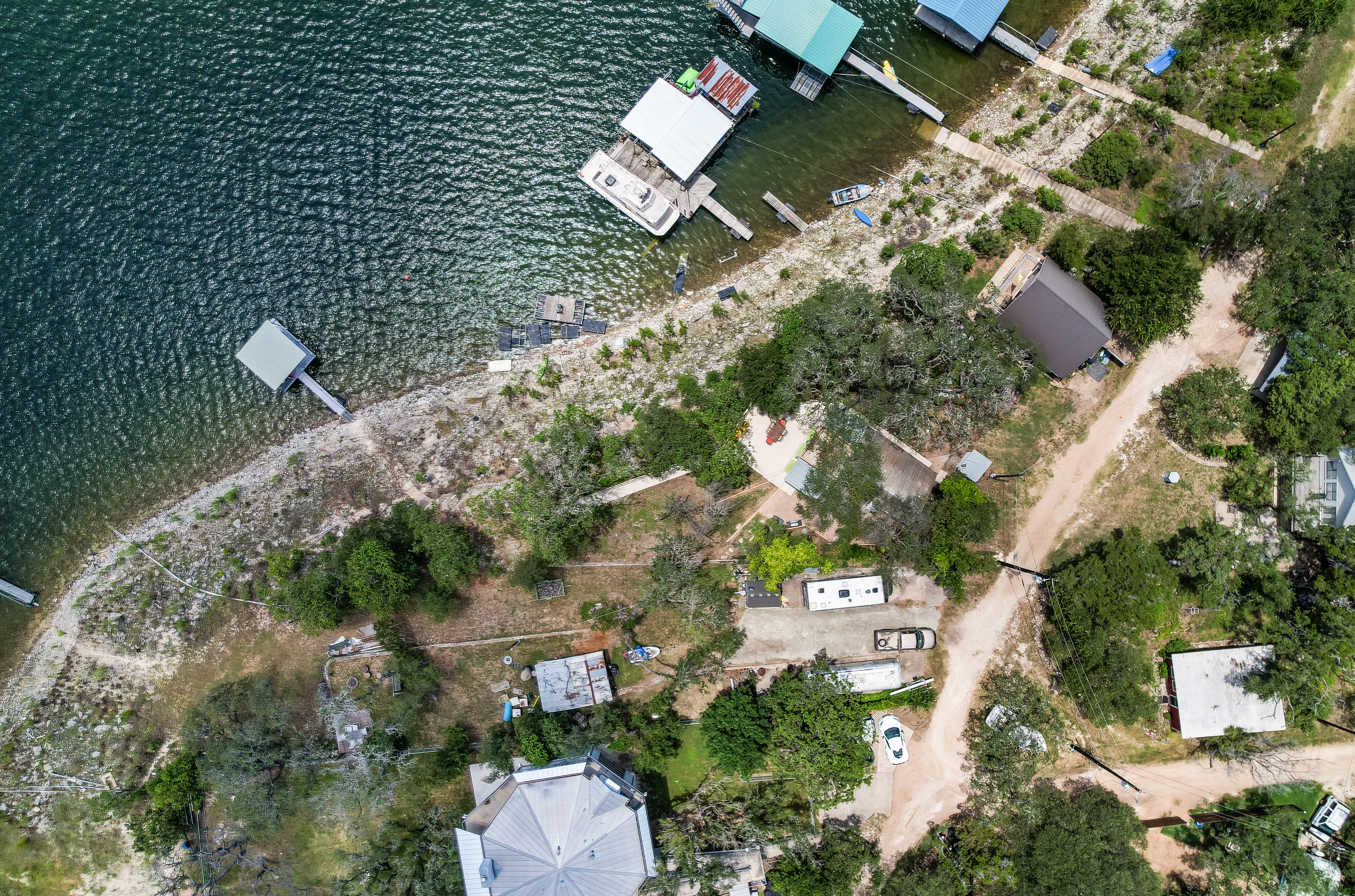  JUST LISTED - Charming lakefront retreat on Lake Travis - 物件實景