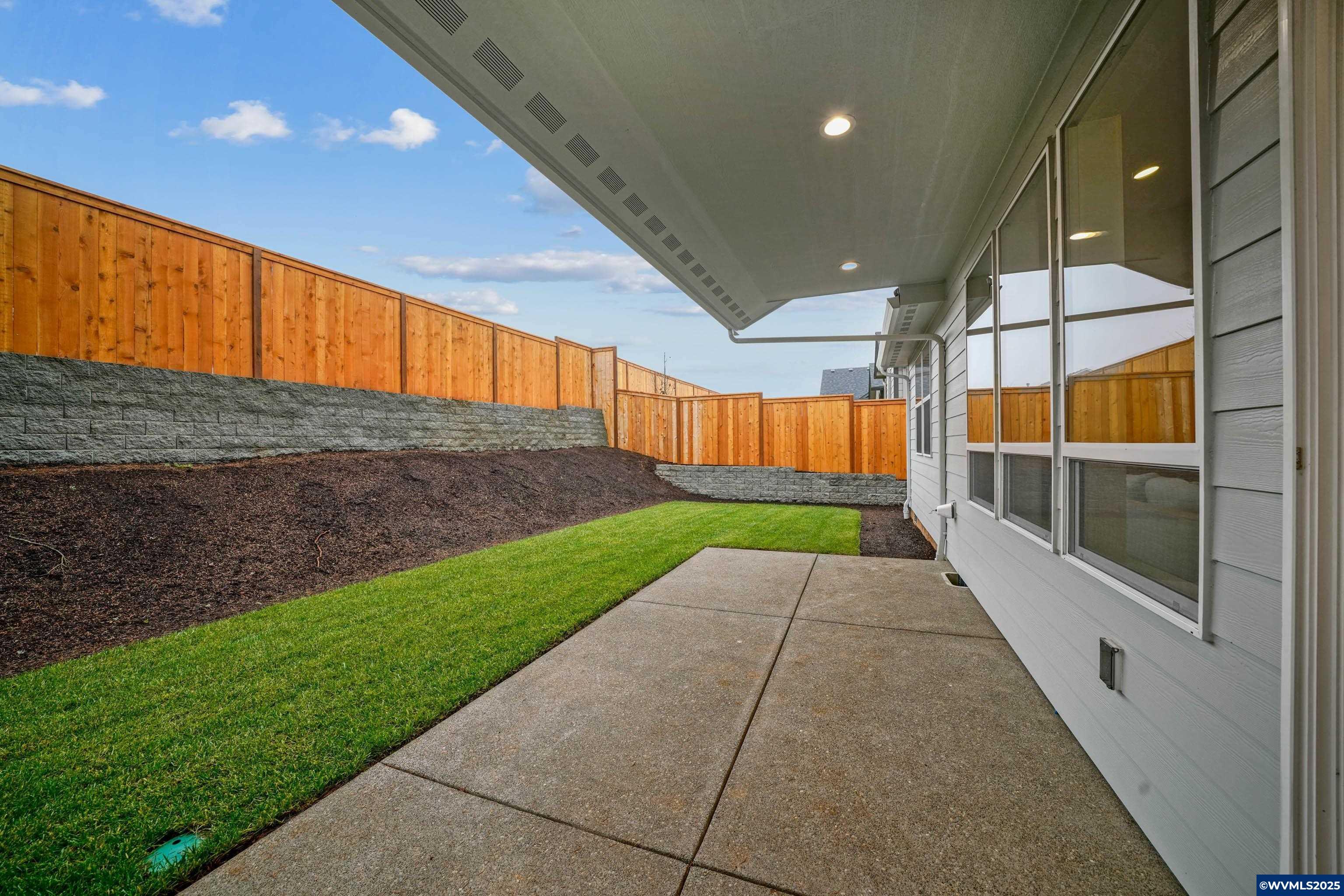 Salem, Oregon, 97306, United States, 3 Bedrooms Bedrooms, ,2 BathroomsBathrooms,Residential,For Sale,1856917
