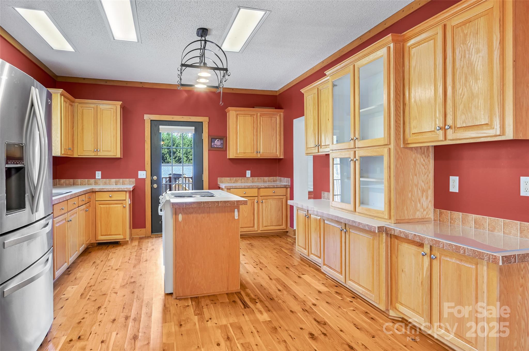Hendersonville, North Carolina, 28792, United States, 3 Bedrooms Bedrooms, ,3 BathroomsBathrooms,Residential,For Sale,1958390