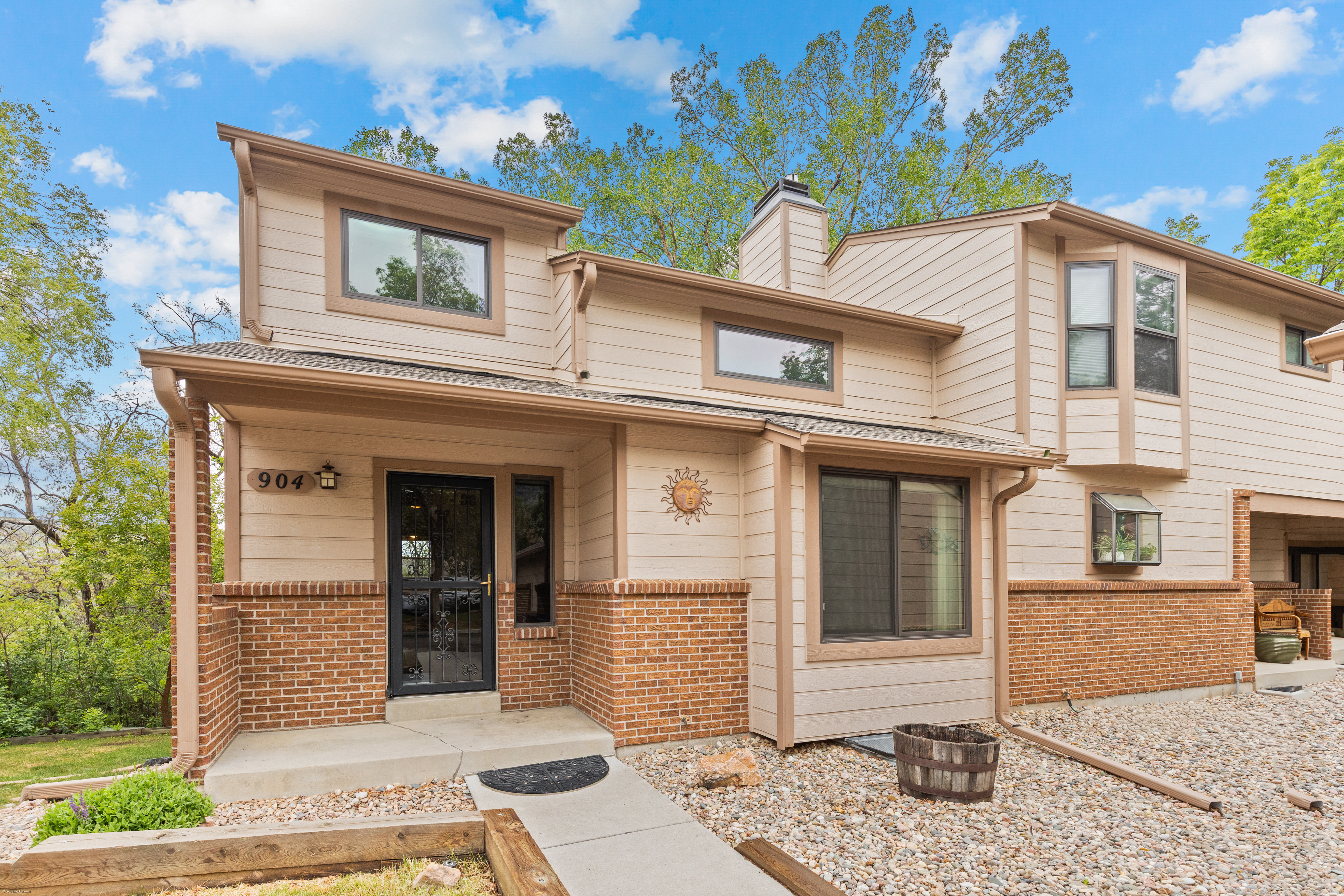  Golden Living in an End-Unit Townhome - 物件實景