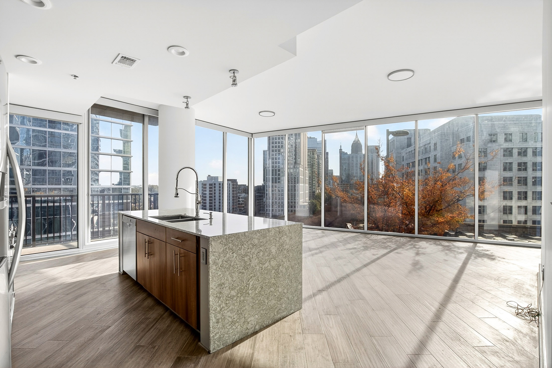  Iconic Intown Living at 1010 Midtown - 物件實景