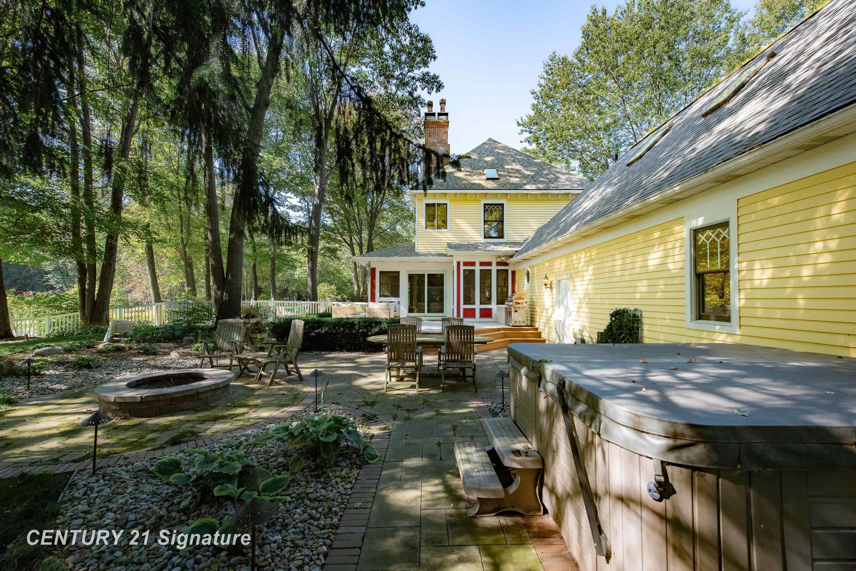 Midland, Michigan, 48642, United States, 5 Bedrooms Bedrooms, ,6 BathroomsBathrooms,Residential,For Sale,1977241