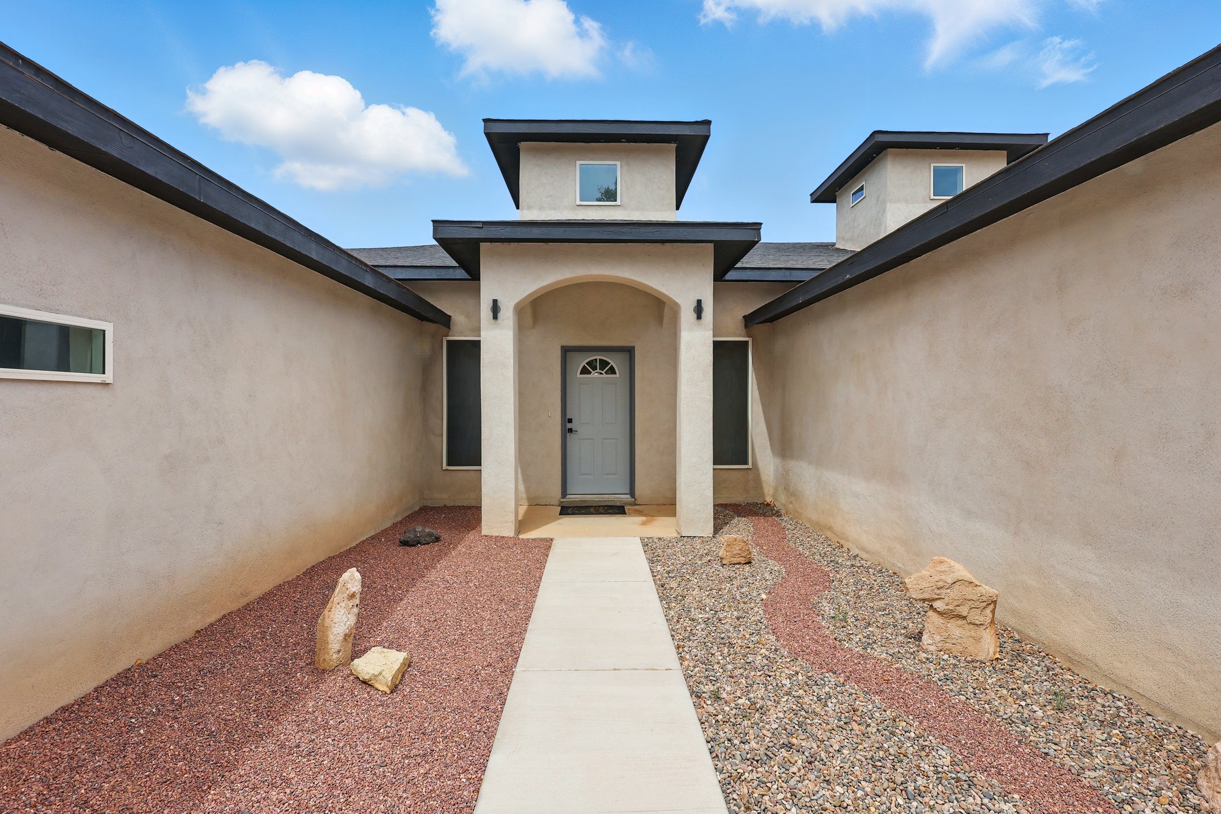 Los Lunas, New Mexico, 87031, United States, 4 Bedrooms Bedrooms, ,2 BathroomsBathrooms,Residential,For Sale,1943131