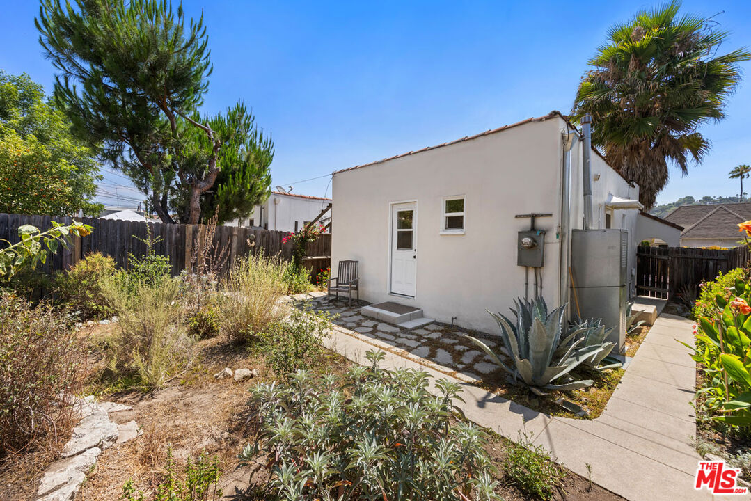 Los Angeles, California, 90065, United States, 1 Bedroom Bedrooms, ,1 BathroomBathrooms,Residential,For Sale,1913334