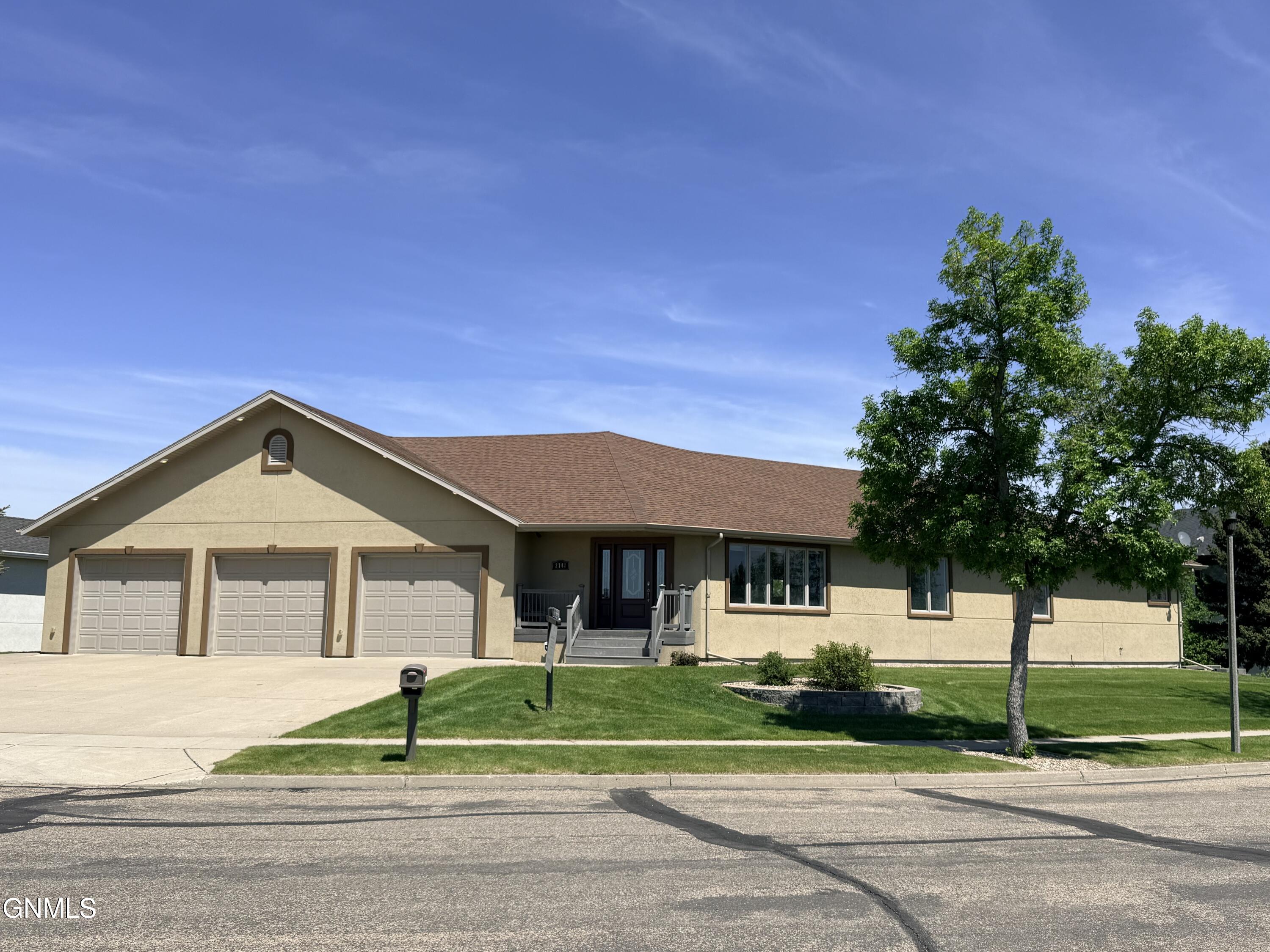 Bismarck, North Dakota, 58503, United States, 6 Bedrooms Bedrooms, ,4 BathroomsBathrooms,Residential,For Sale,2049454