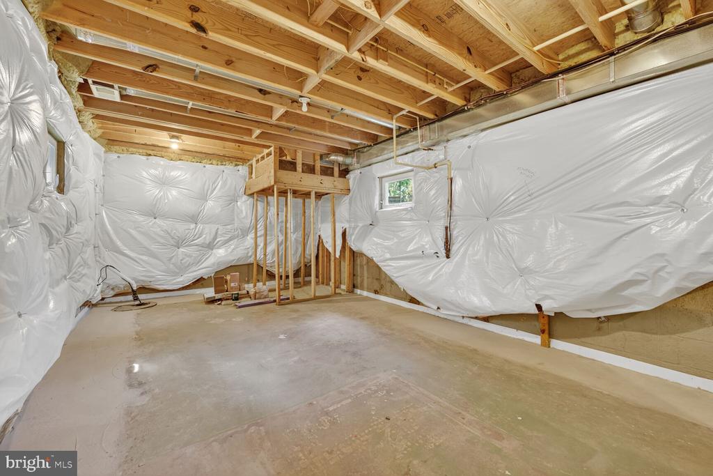 Arlington, Virginia, 22213, United States, 5 Bedrooms Bedrooms, ,5 BathroomsBathrooms,Residential,For Sale,1982488