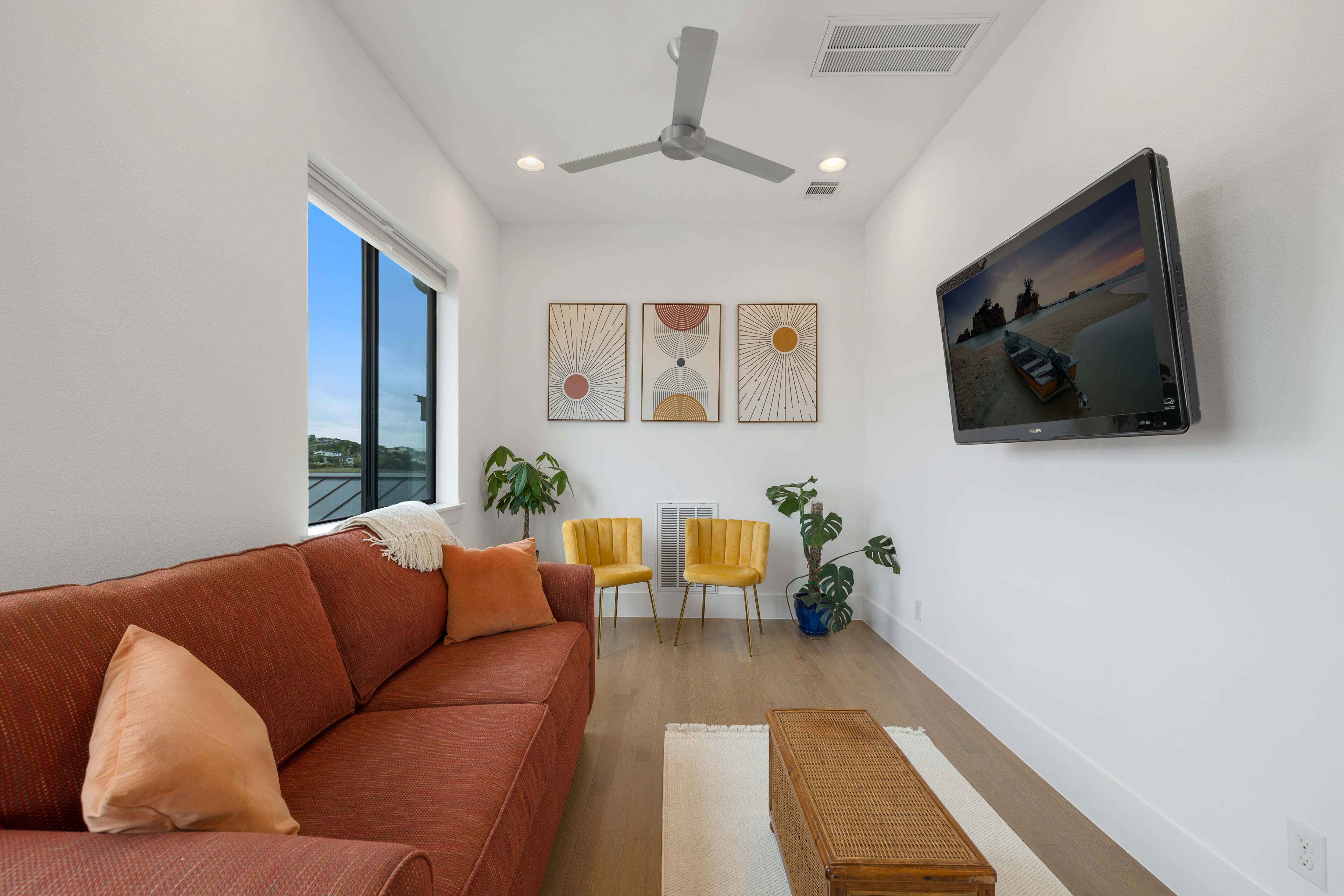  Custom Contemporary with Designer Finishes - 物件實景