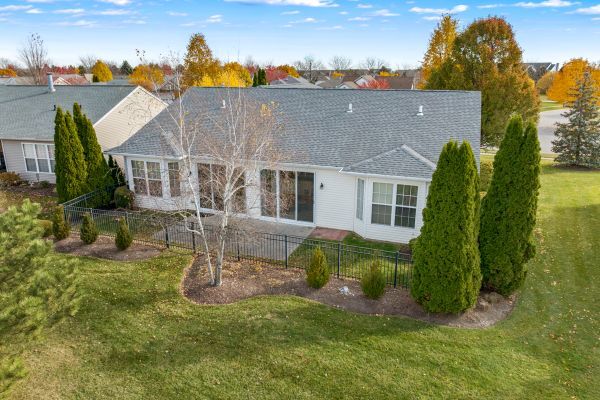 Huntley, Illinois, 60142, United States, 2 Bedrooms Bedrooms, ,2 BathroomsBathrooms,Residential,For Sale,1989906