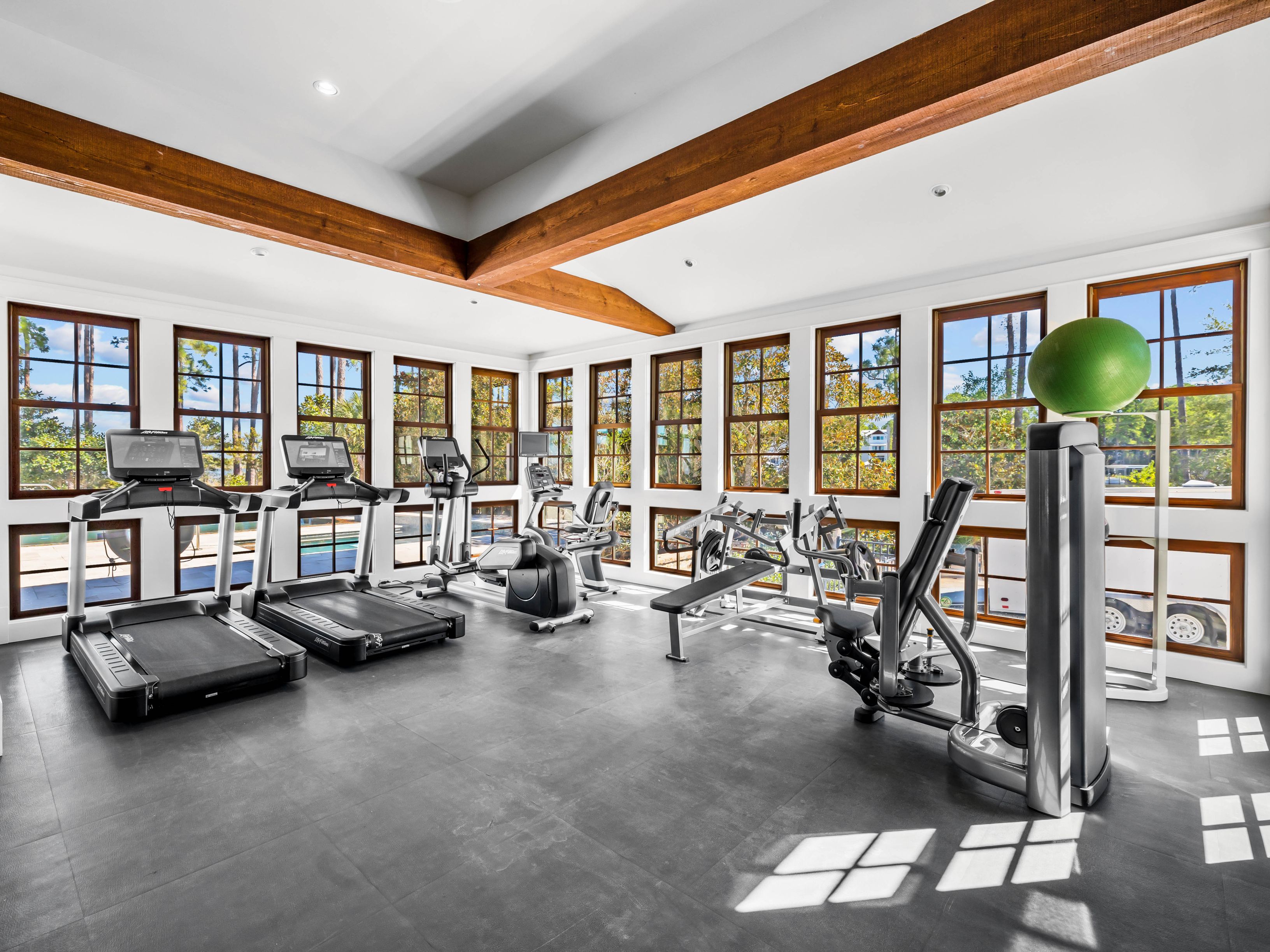  Timeless Coastal Living In Gated Waterfront Community - 物件實景