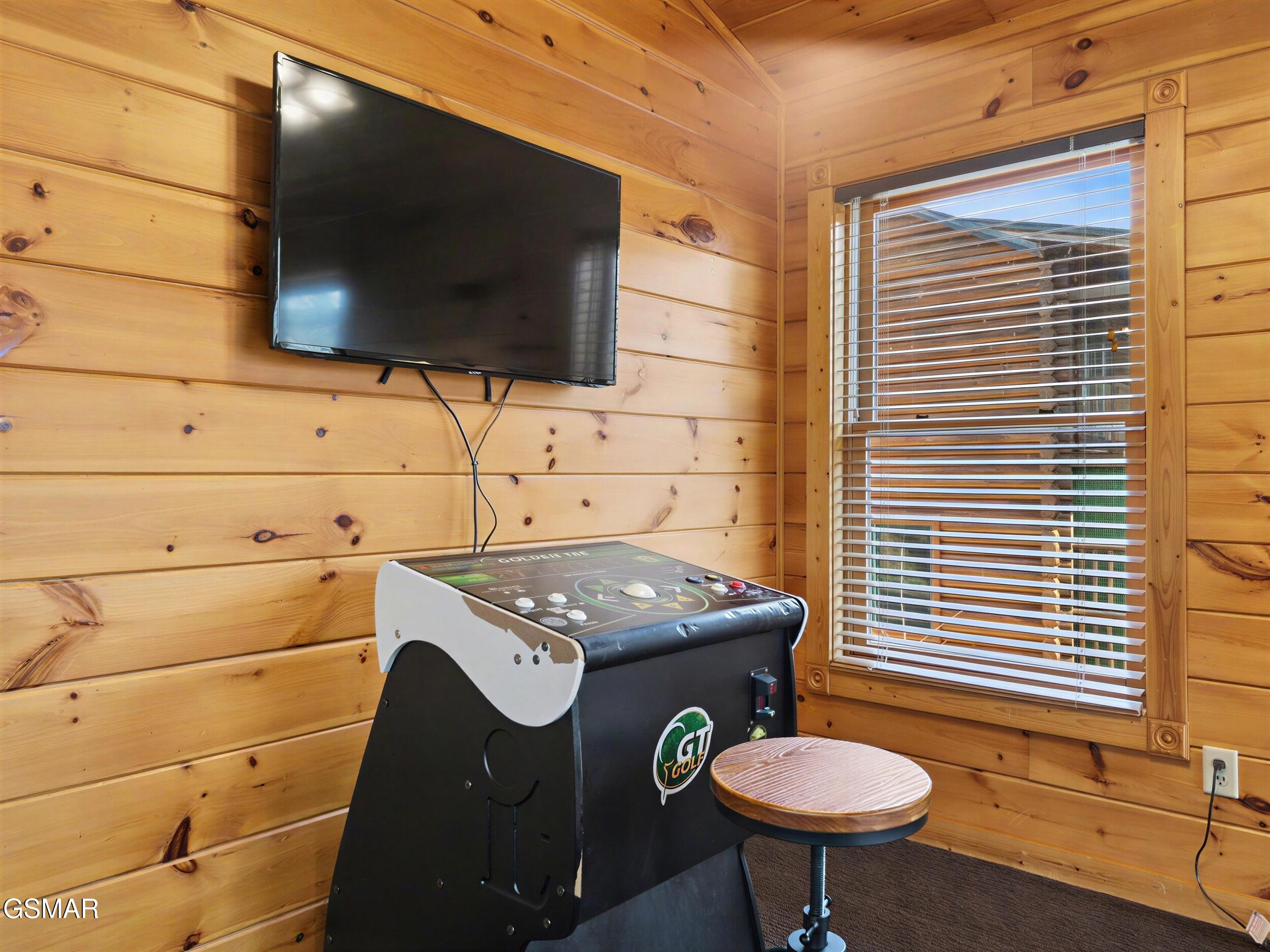 Gatlinburg, Tennessee, 37738, United States, 2 Bedrooms Bedrooms, ,3 BathroomsBathrooms,Residential,For Sale,2024380