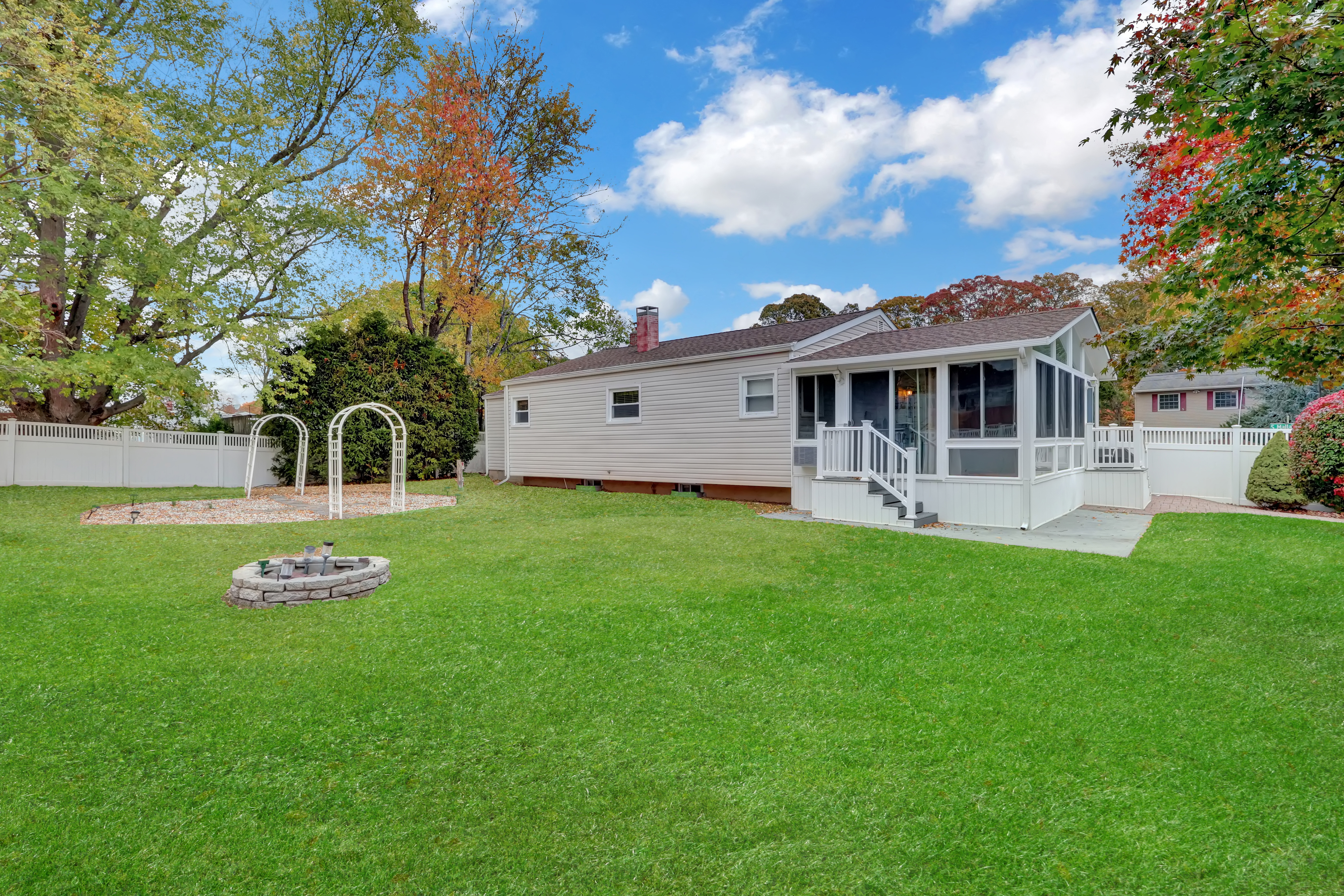 Selden, New York, 11784, United States, 2 Bedrooms Bedrooms, ,1 BathroomBathrooms,Residential,For Sale,1976692