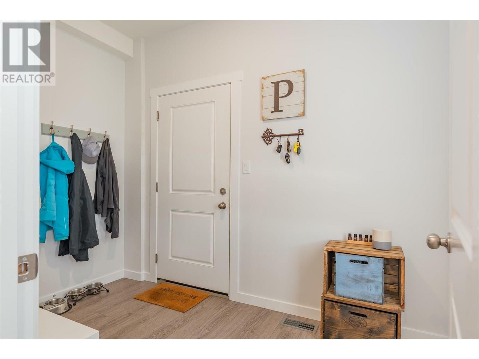CASTLEGAR, British Columbia, V1N 4X8, CA, 6 Bedrooms Bedrooms, ,3 BathroomsBathrooms,Residential,For Sale,1883021