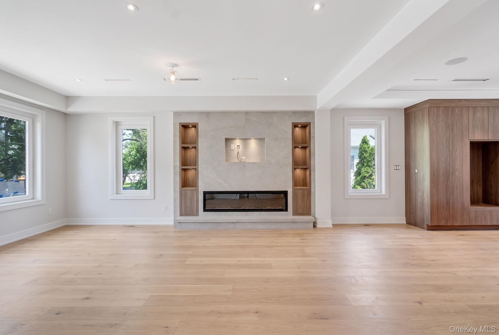  748 Carman Avenue, Westbury, NY, 11590 - 物件實景