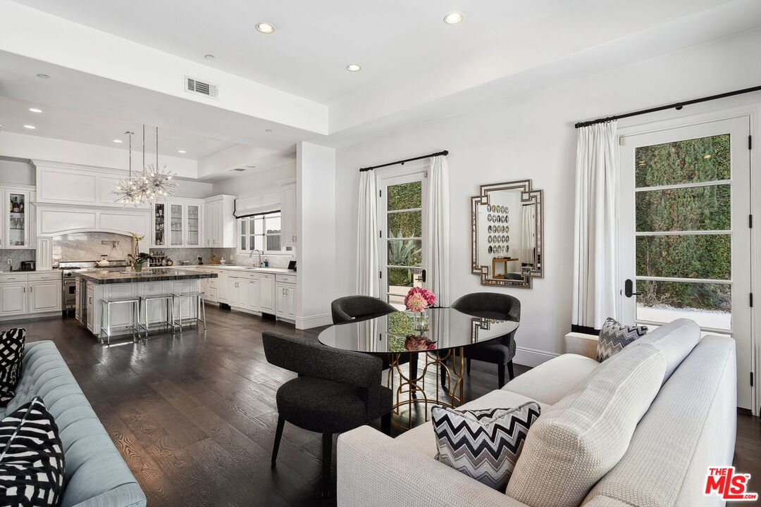 Beverly Hills Post Office, California, 90210, United States, 5 Bedrooms Bedrooms, ,6 BathroomsBathrooms,Residential,For Sale,1723543