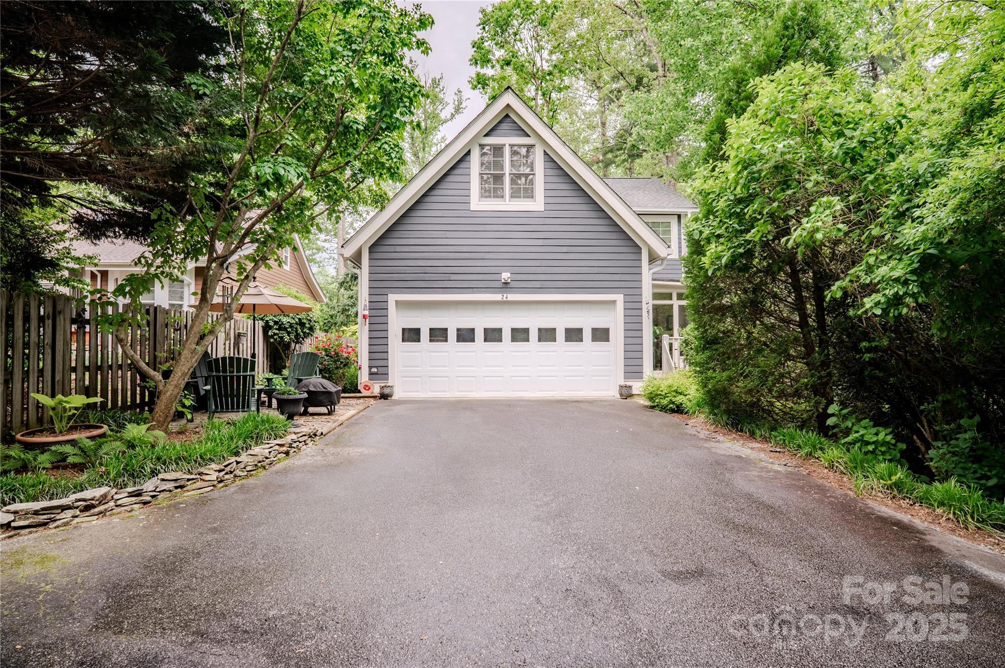 Flat Rock, North Carolina, 28731, United States, 4 Bedrooms Bedrooms, ,3 BathroomsBathrooms,Residential,For Sale,1804521