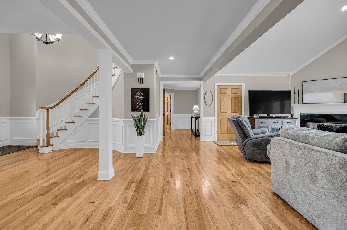 Landrum, South Carolina, 29356, United States, 5 Bedrooms Bedrooms, ,4 BathroomsBathrooms,Residential,For Sale,1915650