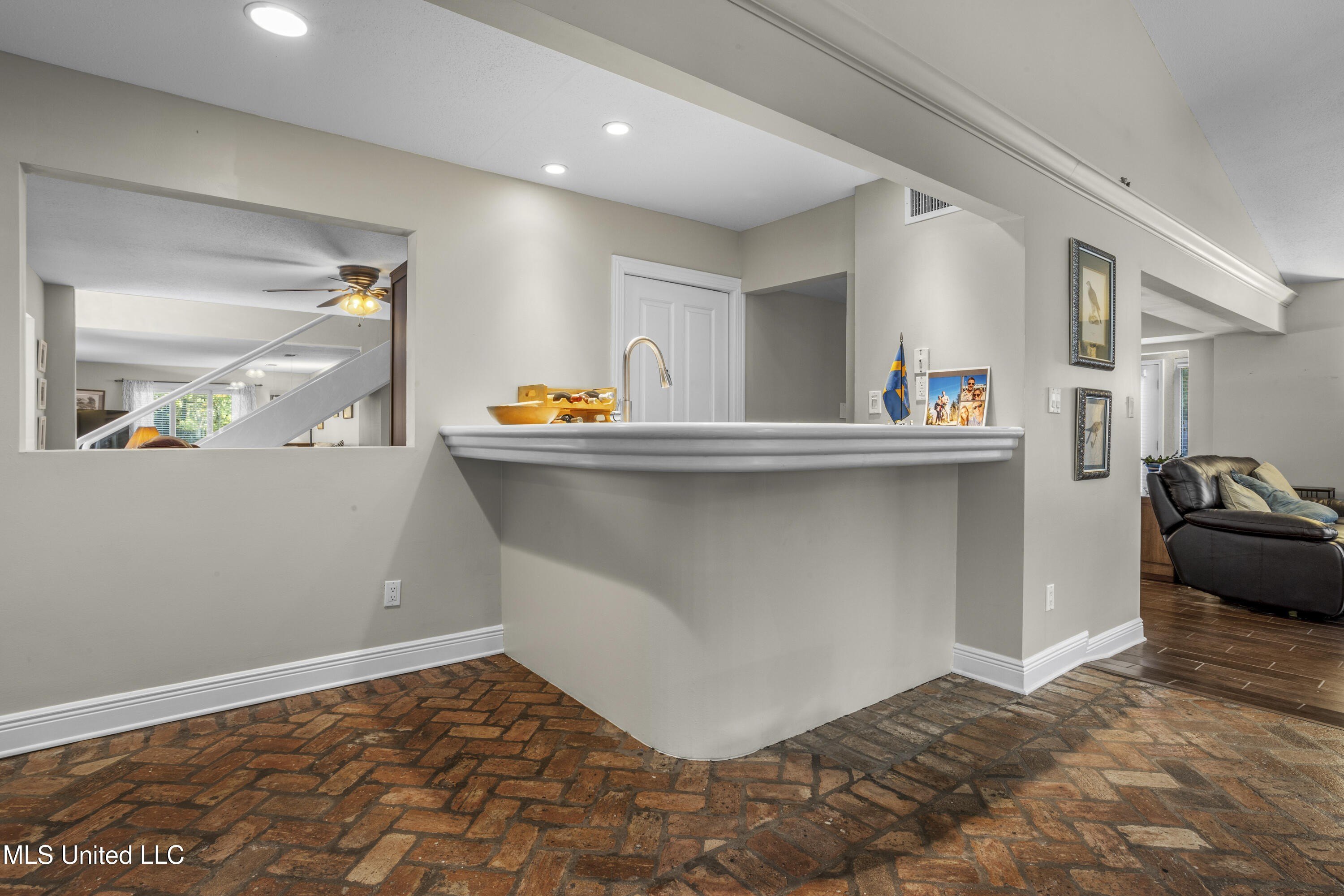 Gulfport, Mississippi, 39507, United States, 4 Bedrooms Bedrooms, ,4 BathroomsBathrooms,Residential,For Sale,1974539