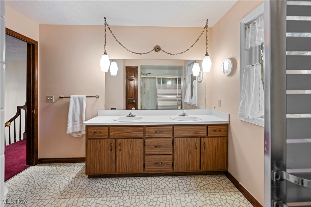 Novelty, Ohio, 44072, United States, 4 Bedrooms Bedrooms, ,3 BathroomsBathrooms,Residential,For Sale,1997729