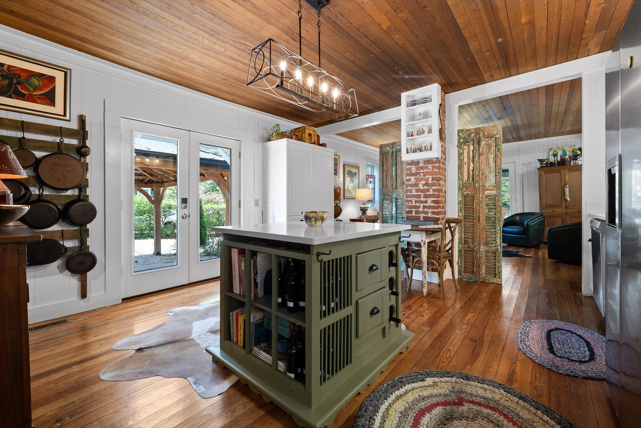 Mentone, Alabama, 35984, United States, 3 Bedrooms Bedrooms, ,2 BathroomsBathrooms,Residential,For Sale,1973723