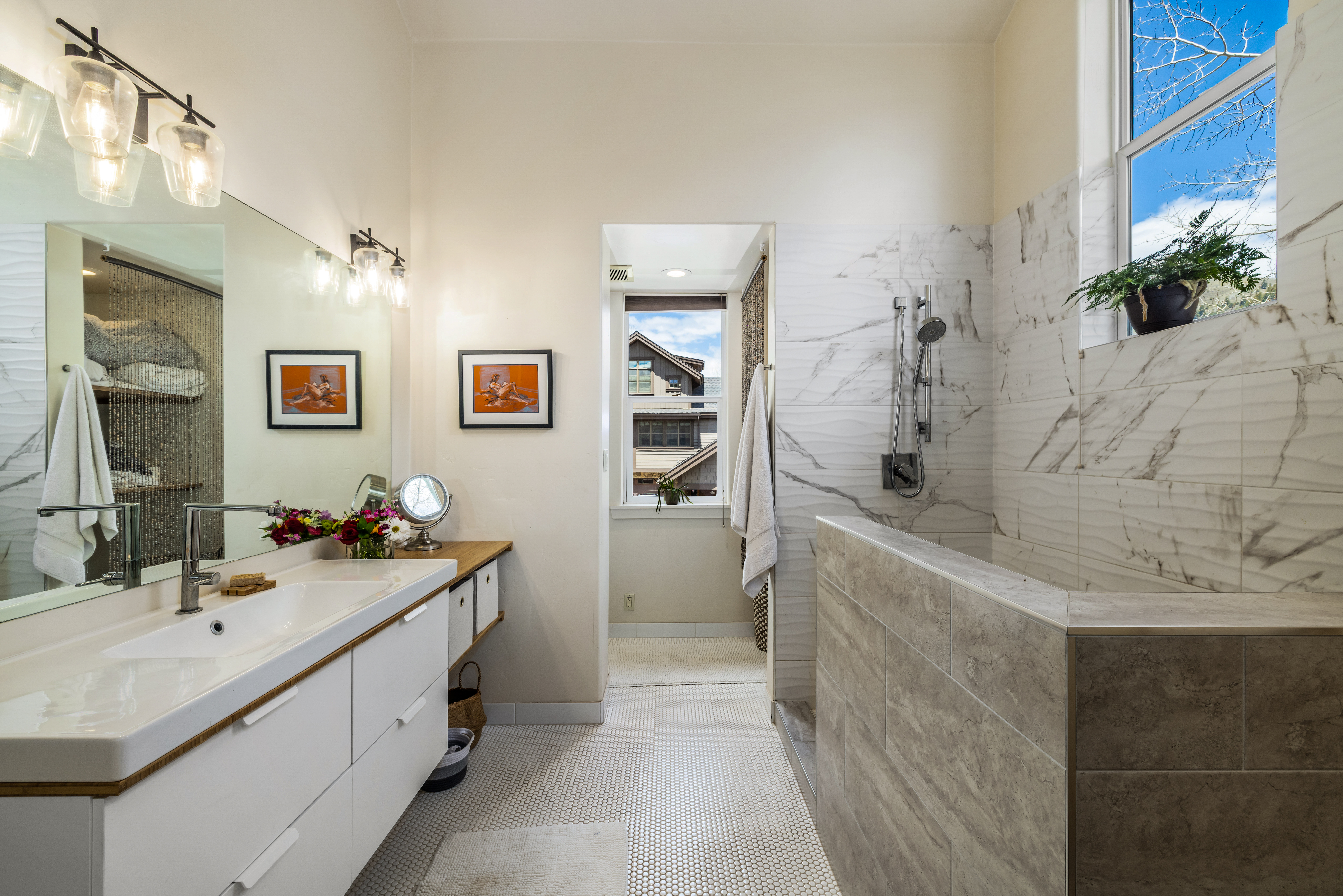  Mountain Views, Unique, Warm, Inviting and Functional Floor Plan - 物件實景