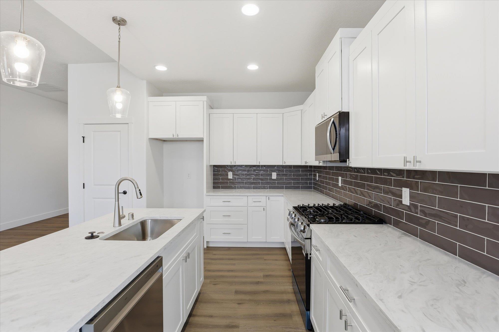 Deer Park, Washington, 99006, United States, 3 Bedrooms Bedrooms, ,2 BathroomsBathrooms,Residential,For Sale,1988069