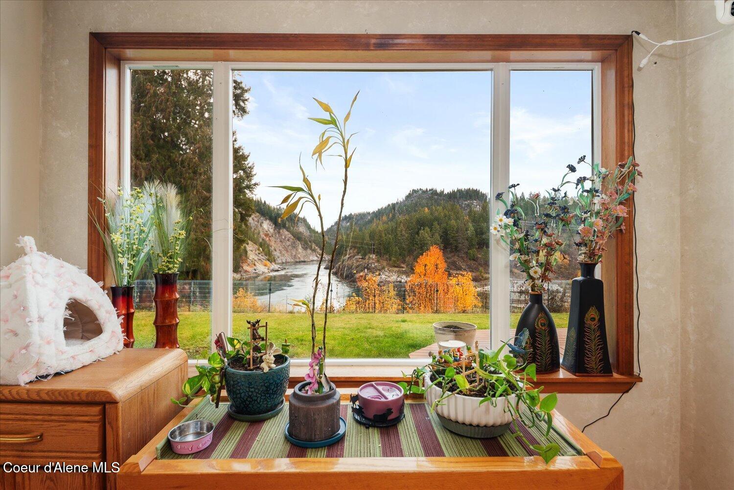 Metaline Falls, Washington, 99153, United States, 5 Bedrooms Bedrooms, ,3 BathroomsBathrooms,Residential,For Sale,1980097