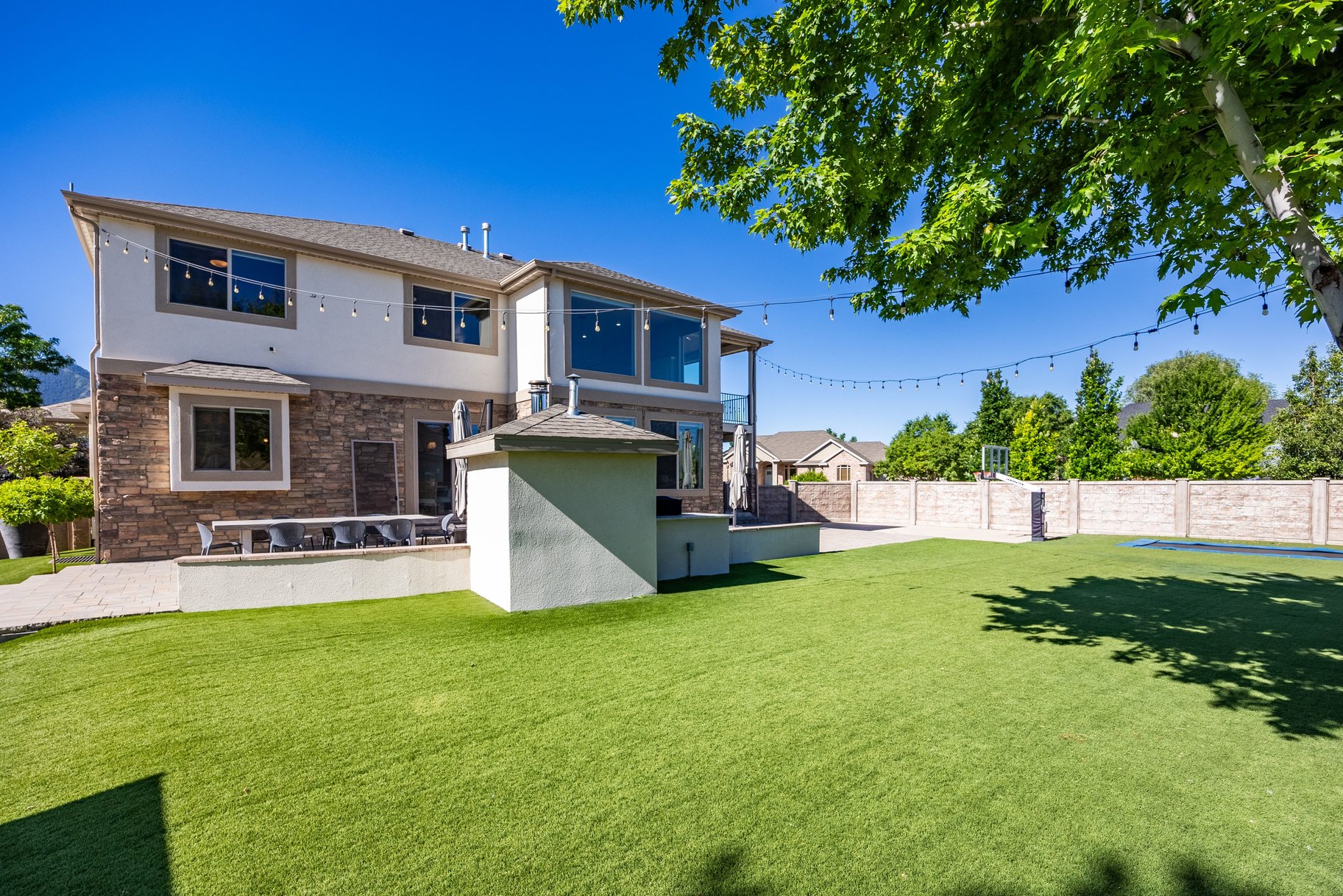  Newly Updated Home with Pool, Lazy River & Detached Garage - 物件實景