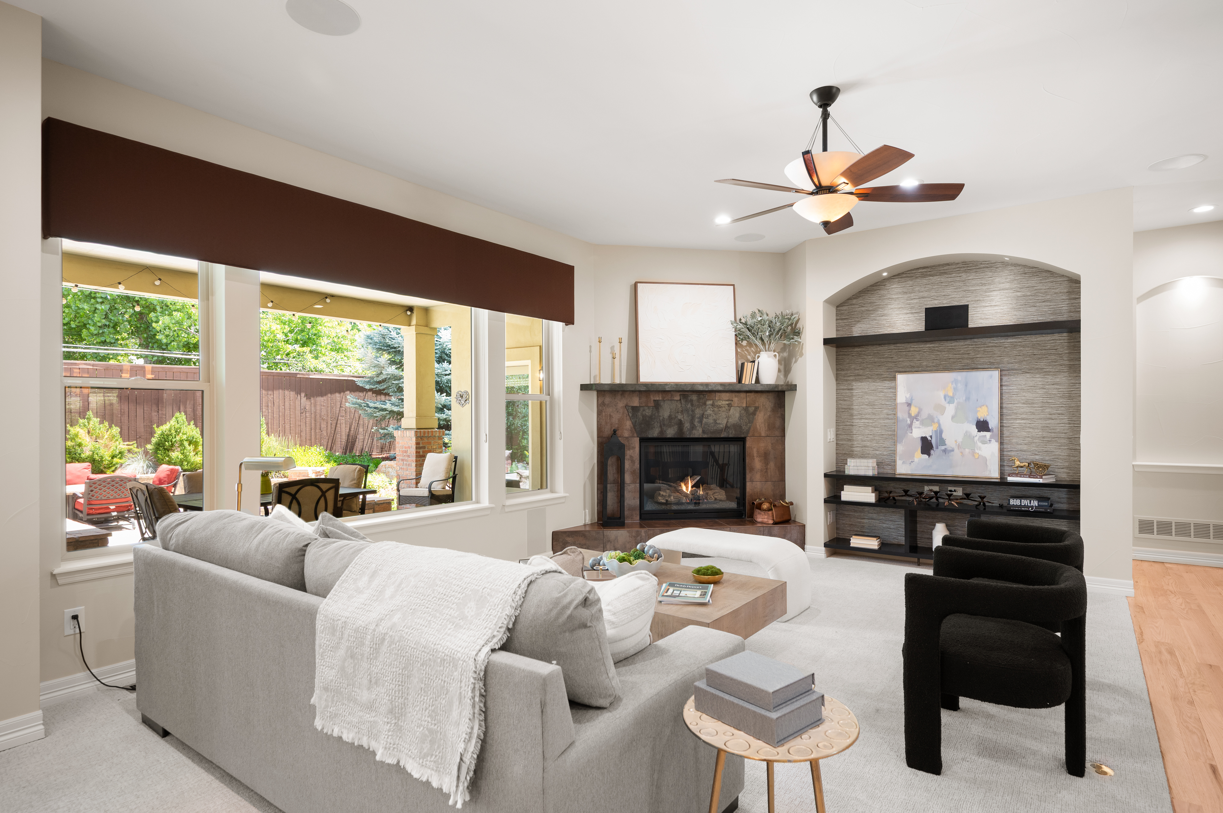  Orchard Park Patio Home with Wolf Kitchen, Spa Suite & Backyard BBQ Oasis - 物件實景